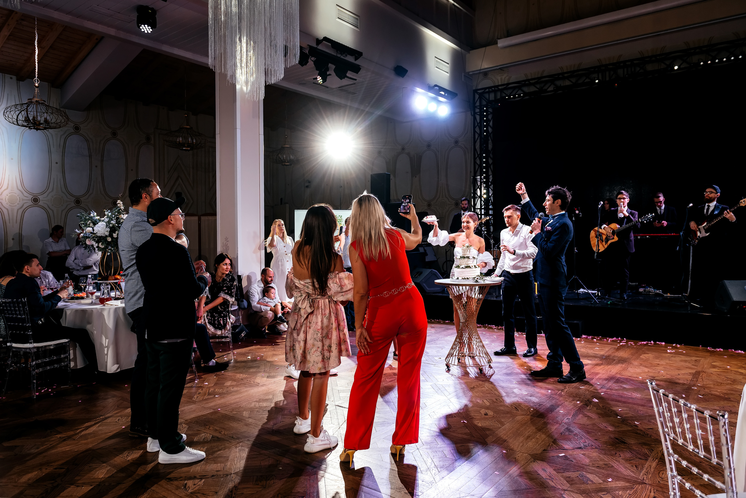 Роскошная свадьба с утром в Marriott Imperial Plaza, регистрацией в Москва-сити и завершением в Артилэнде. Свадебный и семейный фотограф Виктория Носачёва. Щелково, Москва и МО