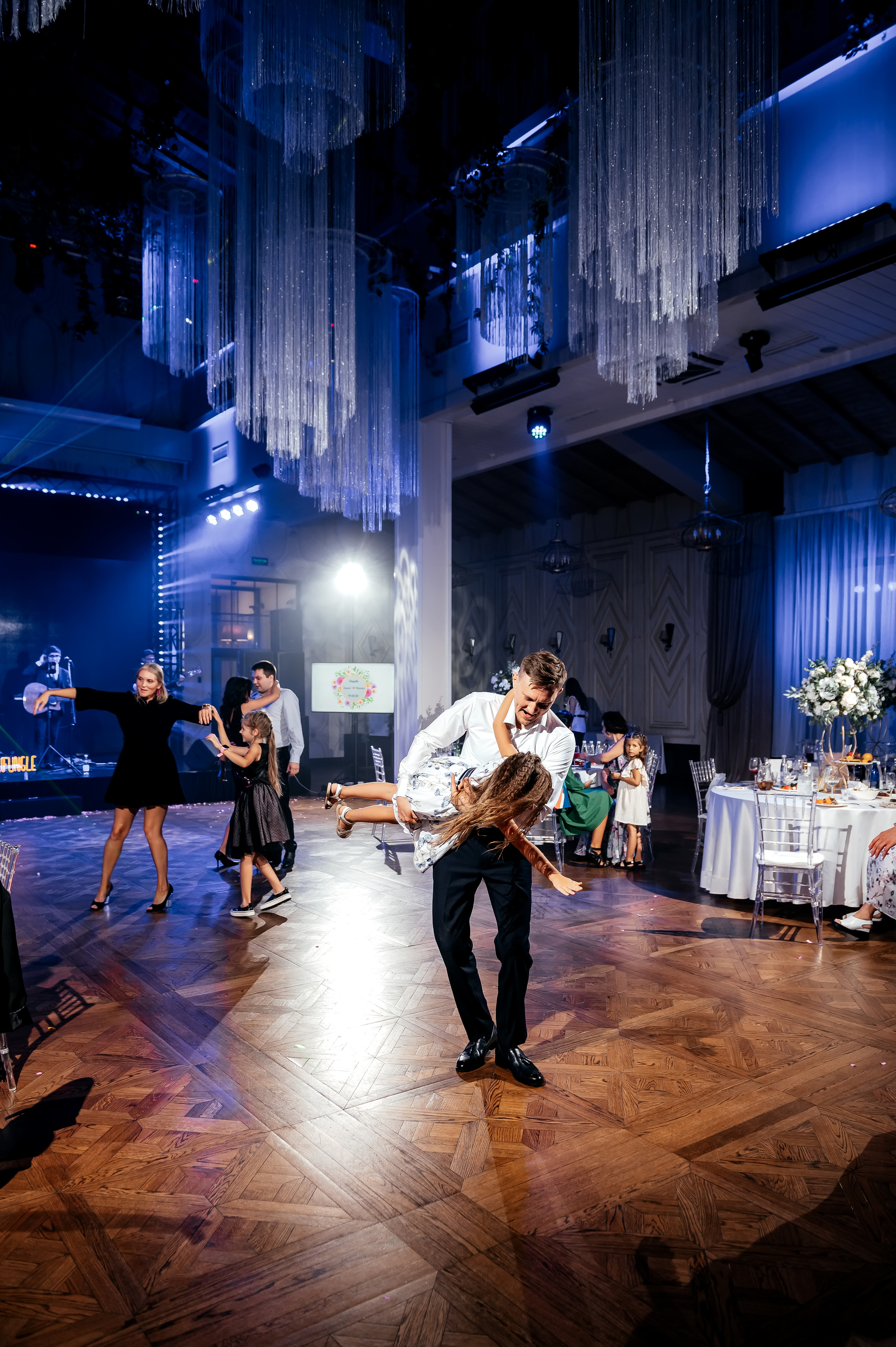 Роскошная свадьба с утром в Marriott Imperial Plaza, регистрацией в Москва-сити и завершением в Артилэнде. Свадебный и семейный фотограф Виктория Носачёва. Щелково, Москва и МО