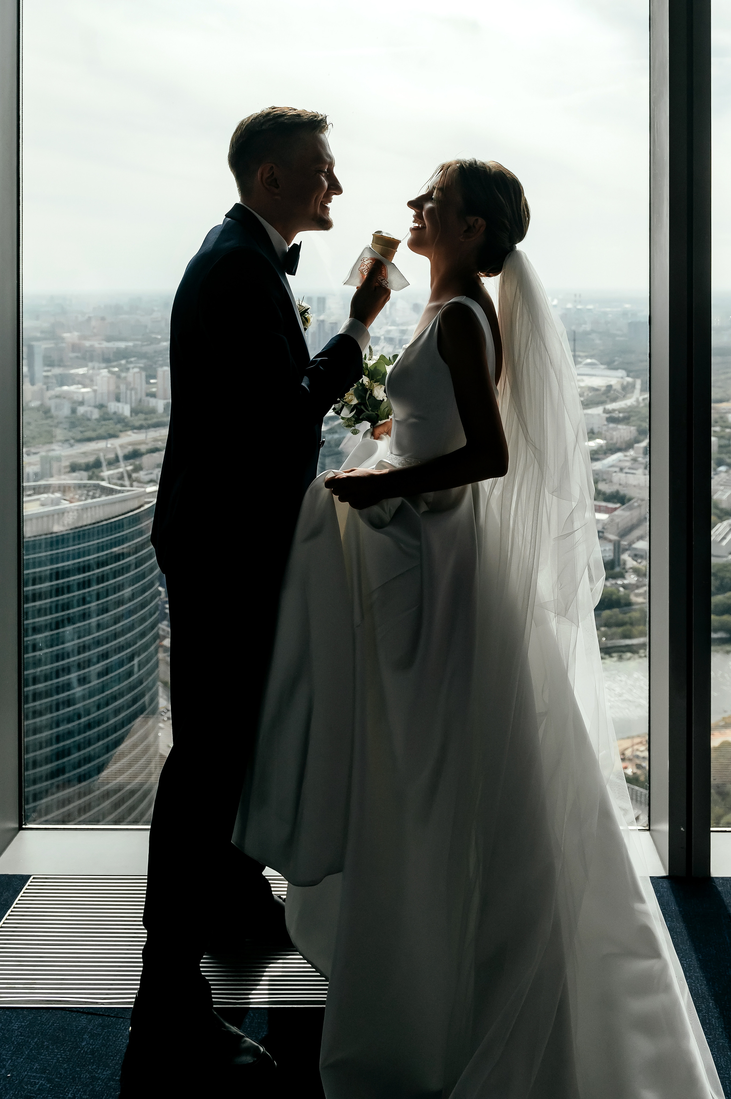 Роскошная свадьба с утром в Marriott Imperial Plaza, регистрацией в Москва-сити и завершением в Артилэнде. Свадебный и семейный фотограф Виктория Носачёва. Щелково, Москва и МО