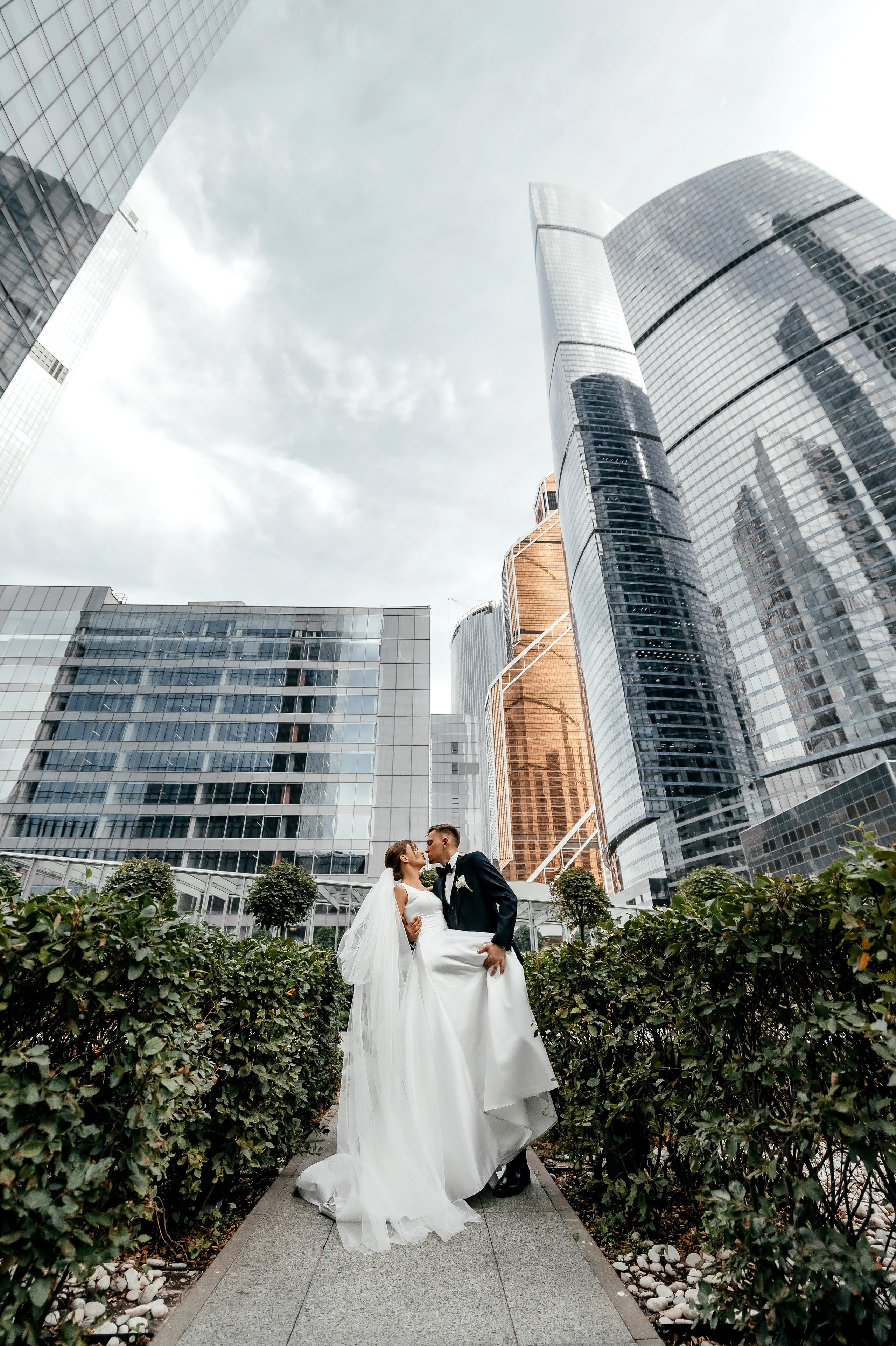 Роскошная свадьба с утром в Marriott Imperial Plaza, регистрацией в Москва-сити и завершением в Артилэнде. Свадебный и семейный фотограф Виктория Носачёва. Щелково, Москва и МО