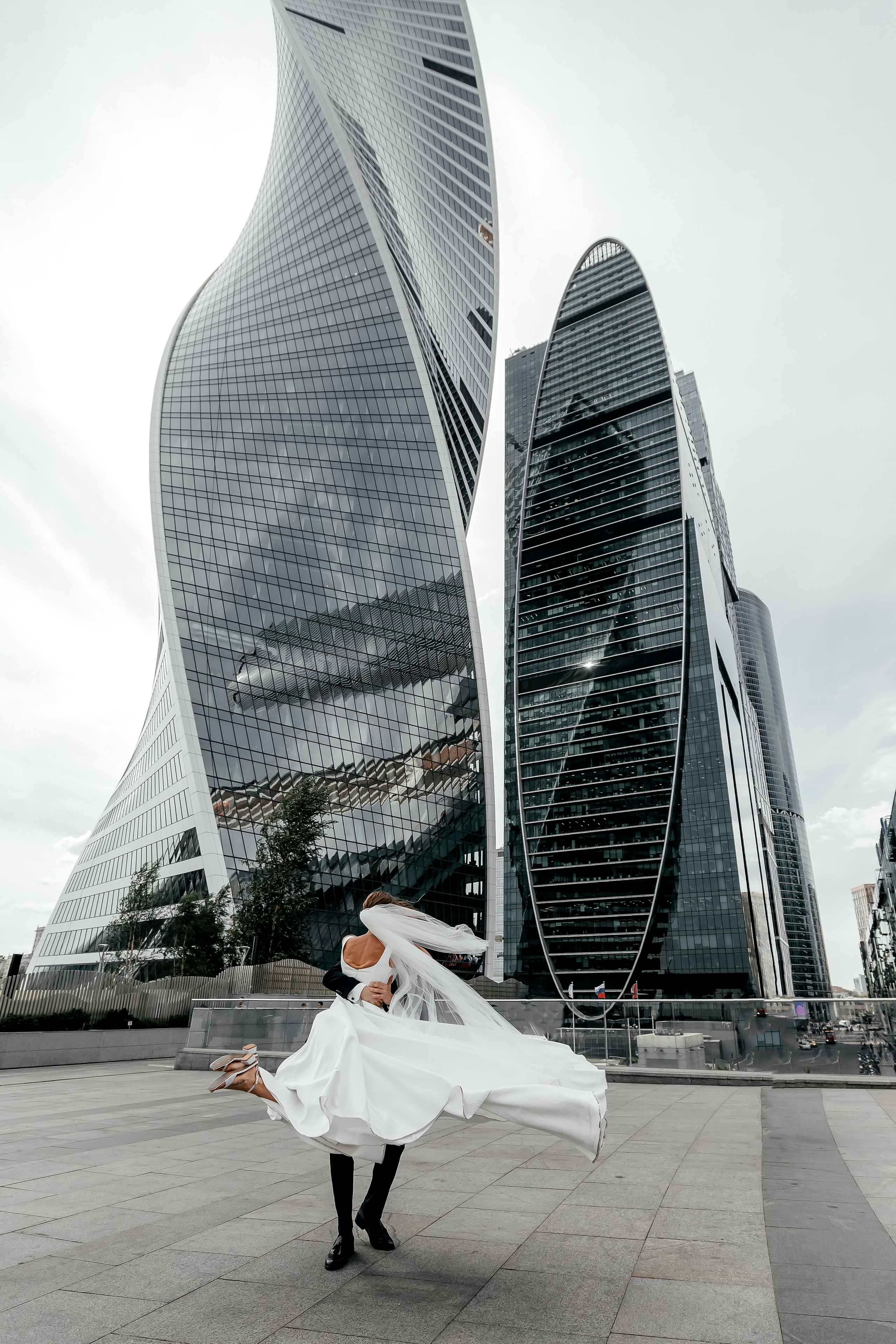 Роскошная свадьба с утром в Marriott Imperial Plaza, регистрацией в Москва-сити и завершением в Артилэнде. Свадебный и семейный фотограф Виктория Носачёва. Щелково, Москва и МО