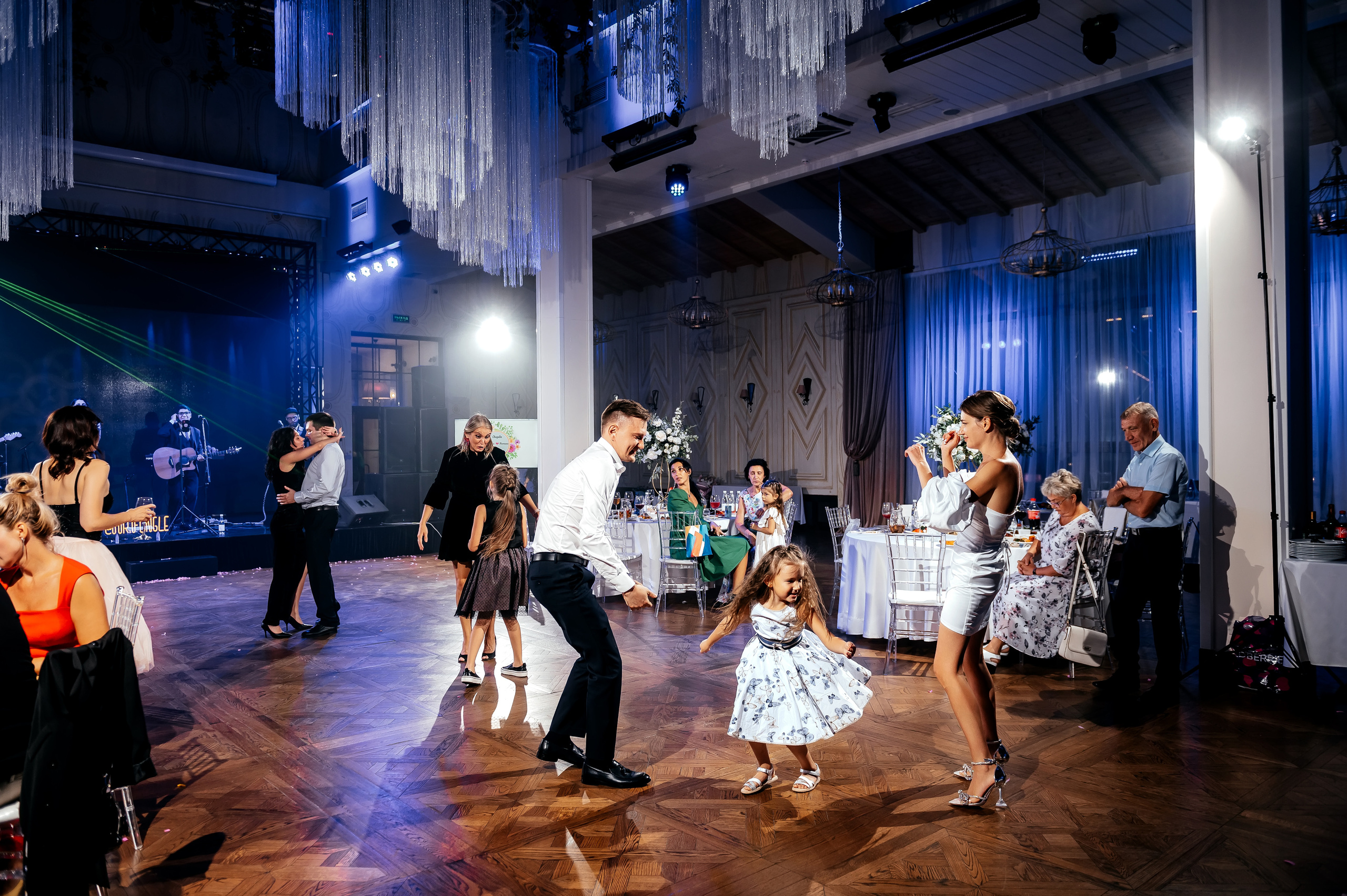 Роскошная свадьба с утром в Marriott Imperial Plaza, регистрацией в Москва-сити и завершением в Артилэнде. Свадебный и семейный фотограф Виктория Носачёва. Щелково, Москва и МО