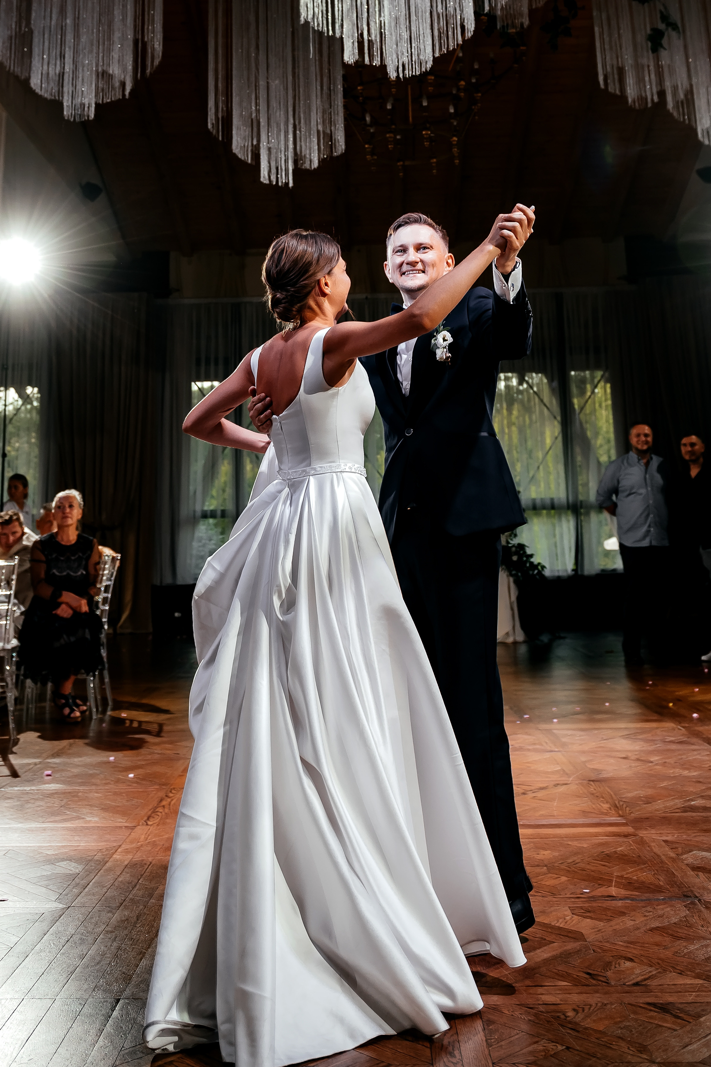 Роскошная свадьба с утром в Marriott Imperial Plaza, регистрацией в Москва-сити и завершением в Артилэнде. Свадебный и семейный фотограф Виктория Носачёва. Щелково, Москва и МО