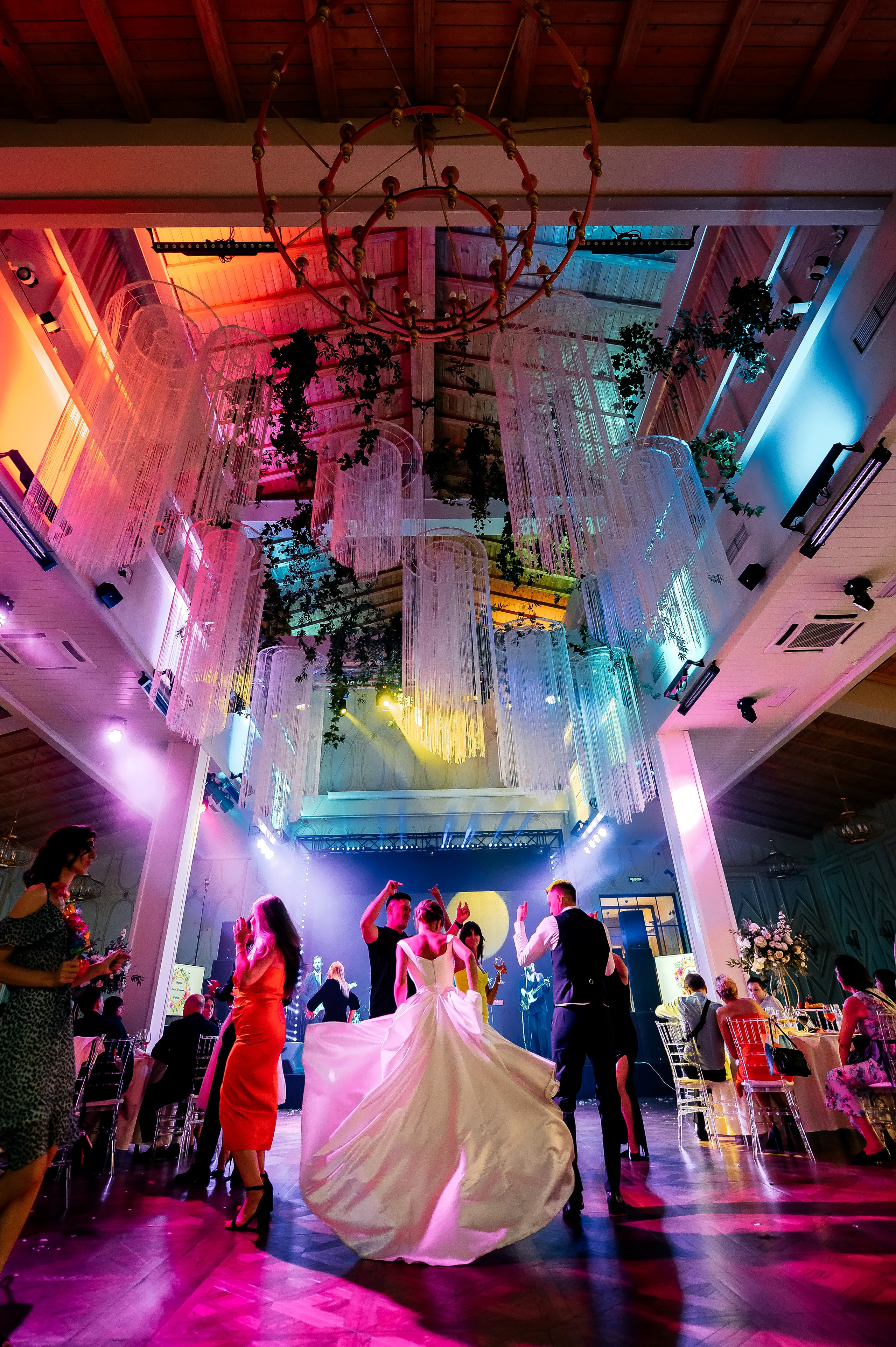 Роскошная свадьба с утром в Marriott Imperial Plaza, регистрацией в Москва-сити и завершением в Артилэнде. Свадебный и семейный фотограф Виктория Носачёва. Щелково, Москва и МО