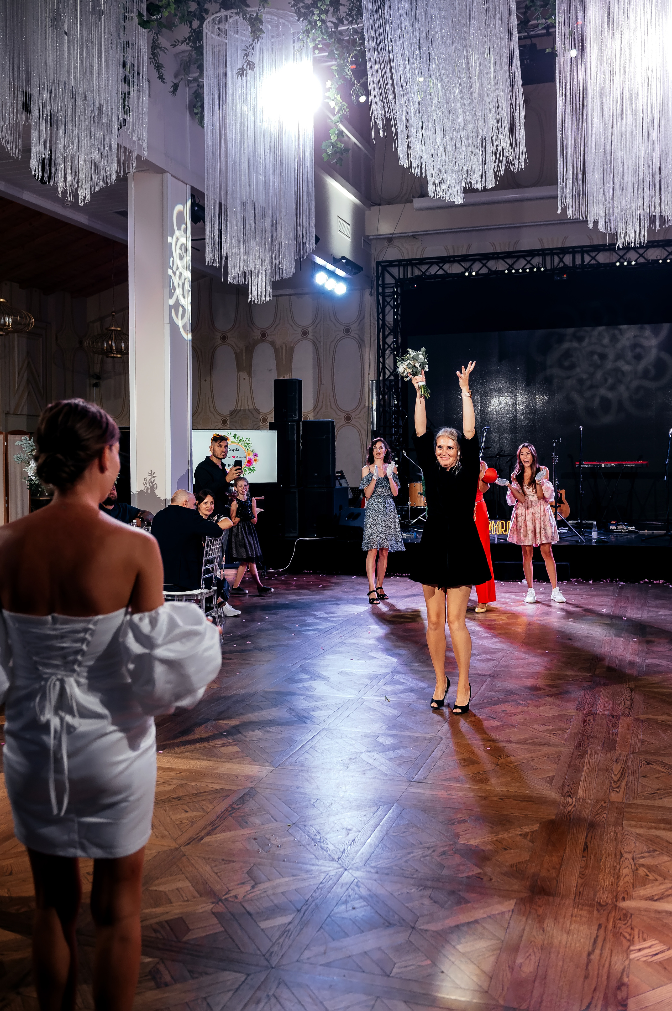 Роскошная свадьба с утром в Marriott Imperial Plaza, регистрацией в Москва-сити и завершением в Артилэнде. Свадебный и семейный фотограф Виктория Носачёва. Щелково, Москва и МО