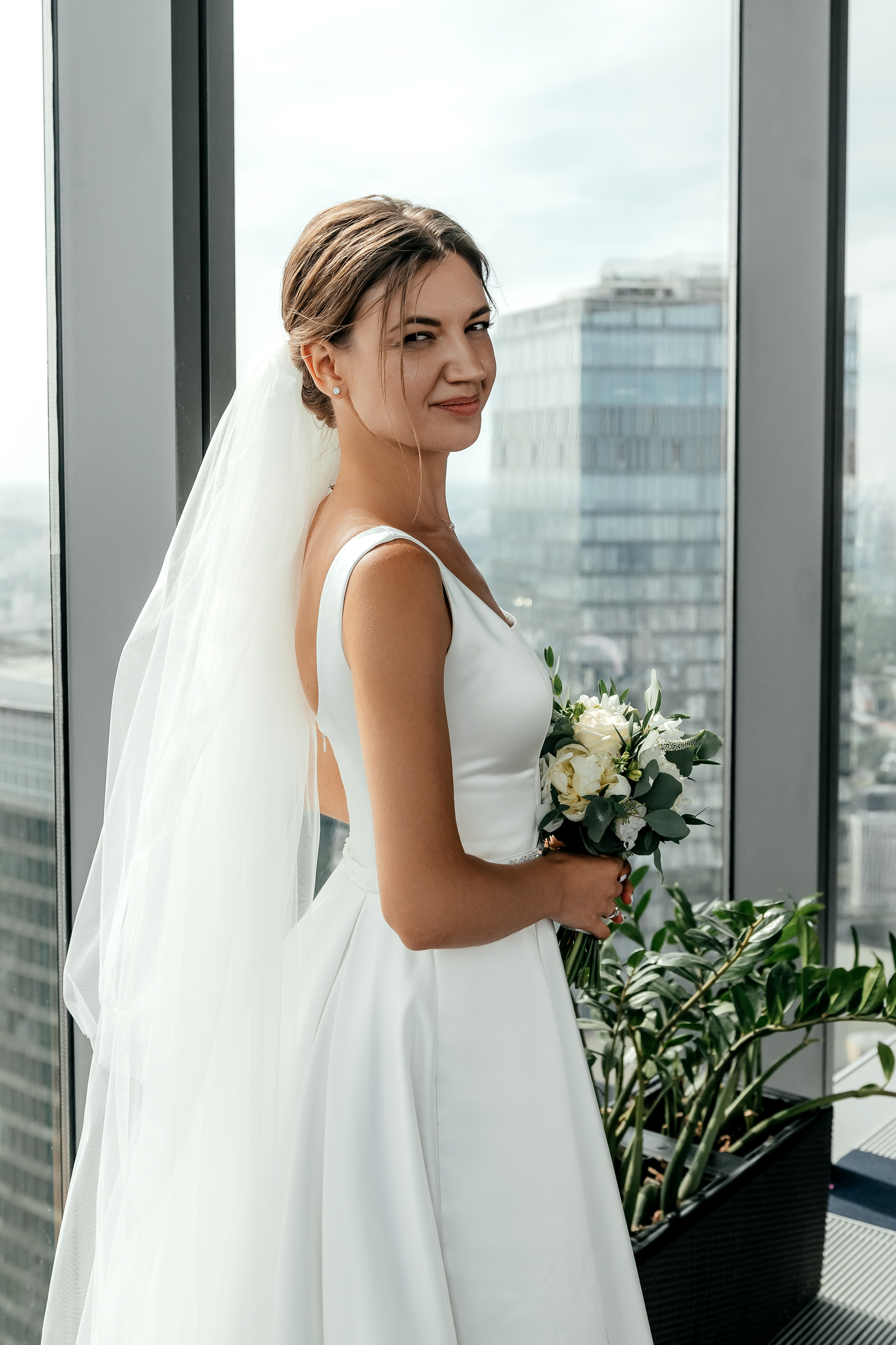 Роскошная свадьба с утром в Marriott Imperial Plaza, регистрацией в Москва-сити и завершением в Артилэнде. Свадебный и семейный фотограф Виктория Носачёва. Щелково, Москва и МО