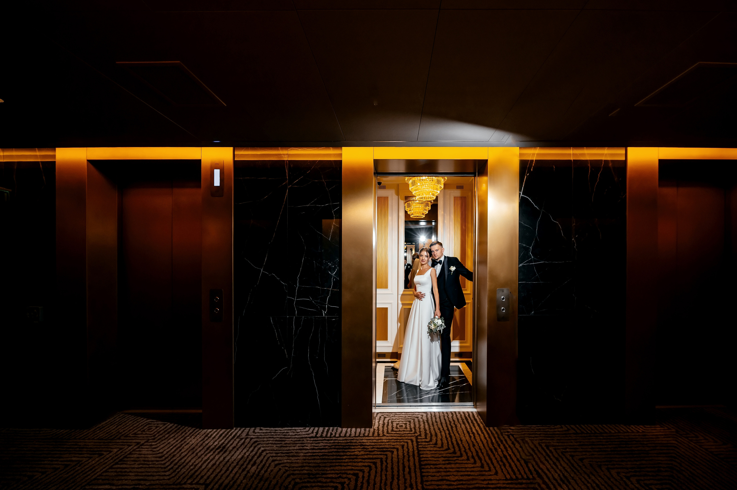 Роскошная свадьба с утром в Marriott Imperial Plaza, регистрацией в Москва-сити и завершением в Артилэнде. Свадебный и семейный фотограф Виктория Носачёва. Щелково, Москва и МО