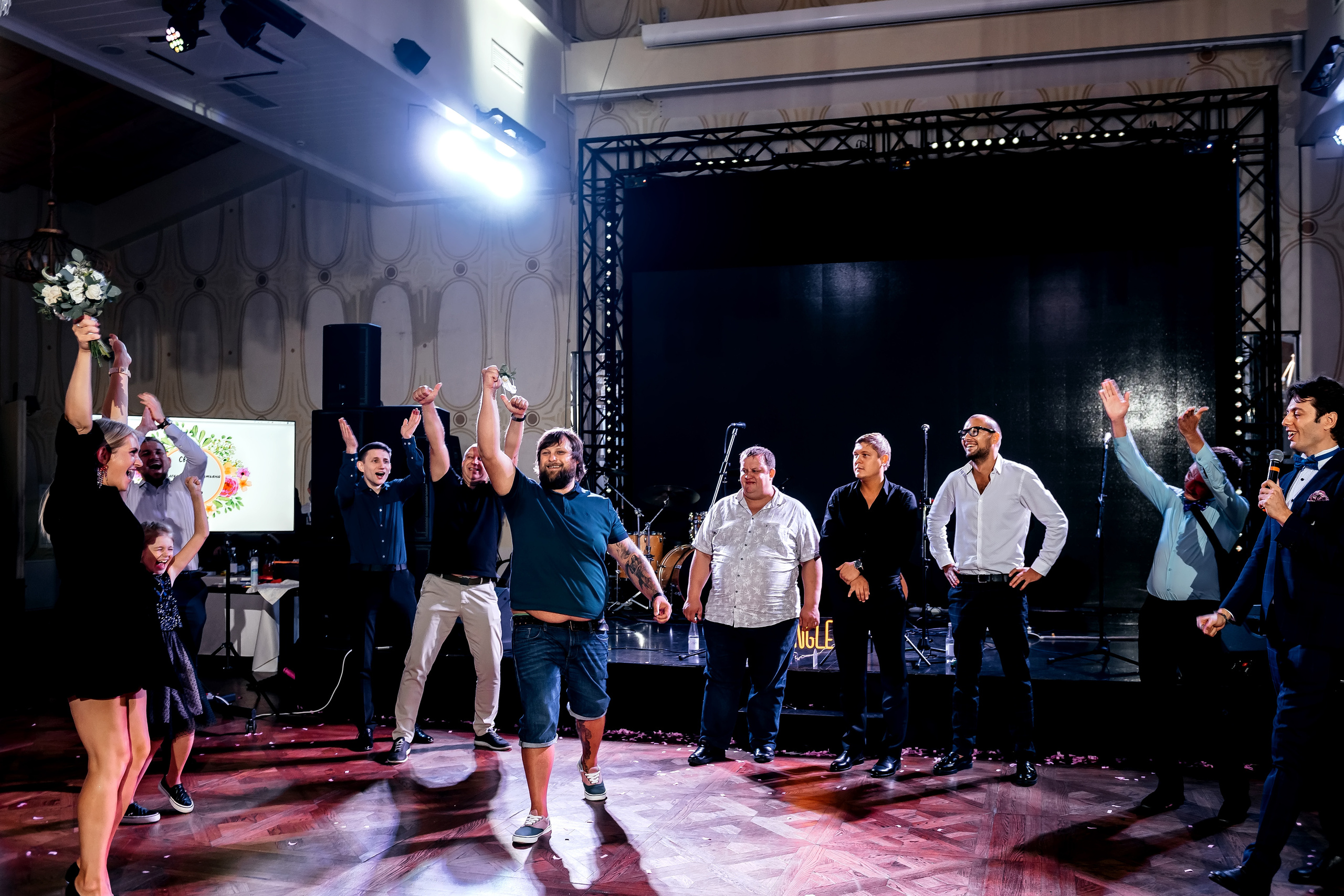 Роскошная свадьба с утром в Marriott Imperial Plaza, регистрацией в Москва-сити и завершением в Артилэнде. Свадебный и семейный фотограф Виктория Носачёва. Щелково, Москва и МО