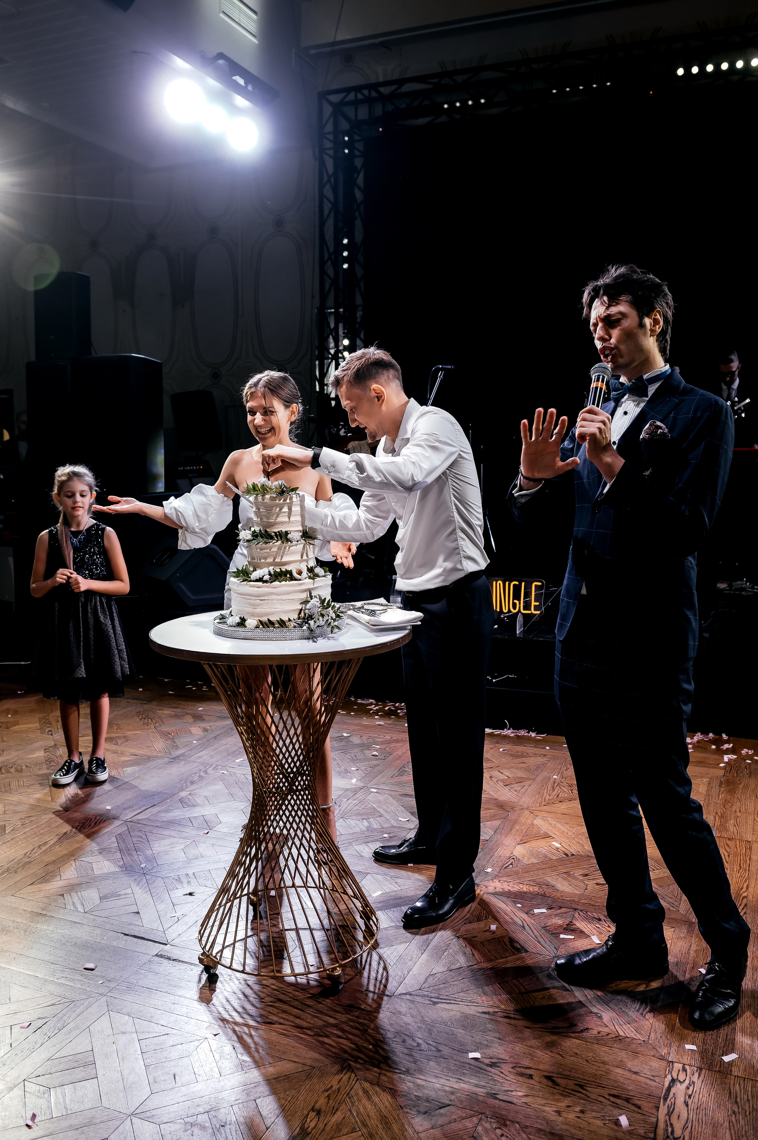 Роскошная свадьба с утром в Marriott Imperial Plaza, регистрацией в Москва-сити и завершением в Артилэнде. Свадебный и семейный фотограф Виктория Носачёва. Щелково, Москва и МО