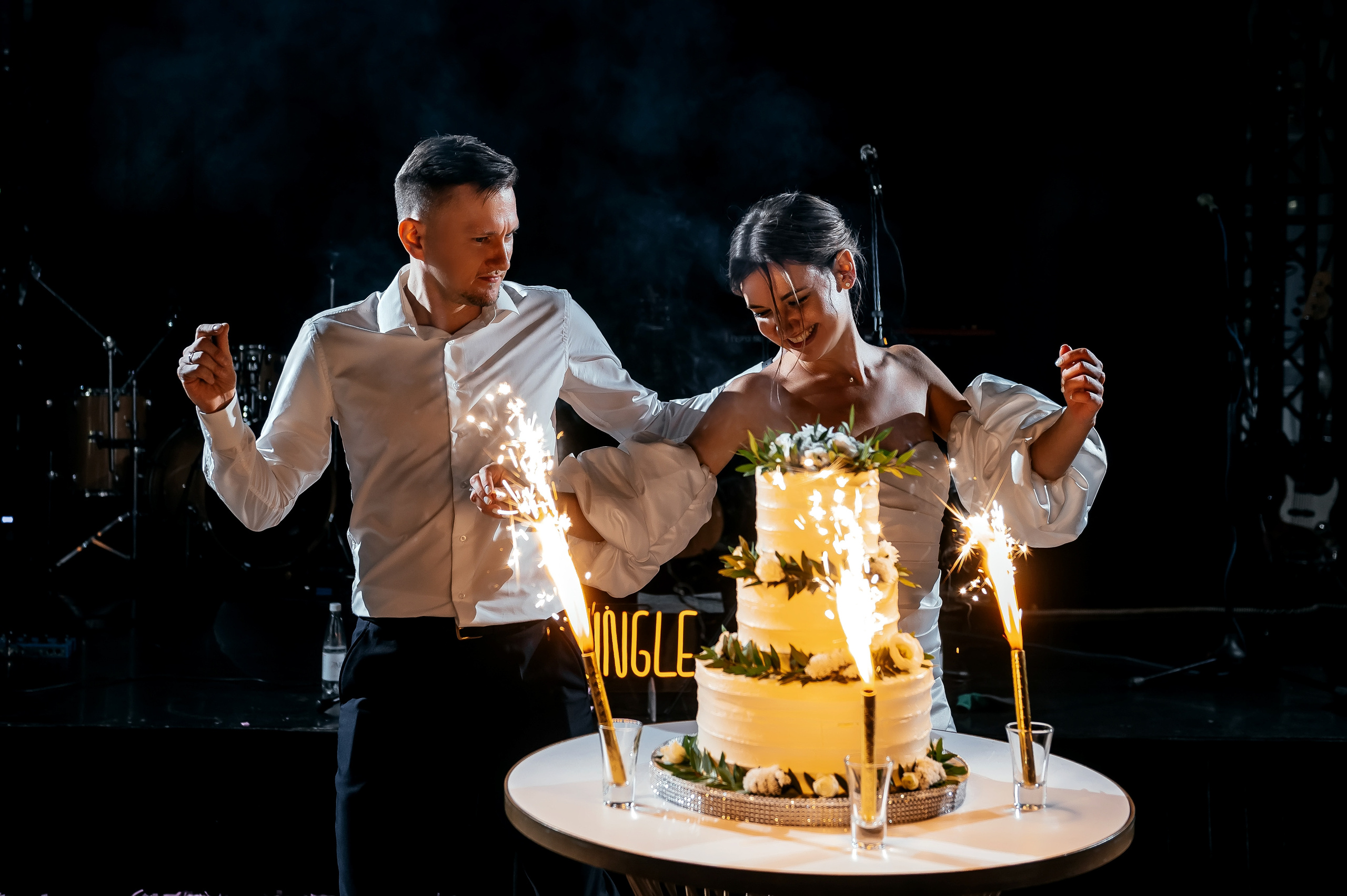 Роскошная свадьба с утром в Marriott Imperial Plaza, регистрацией в Москва-сити и завершением в Артилэнде. Свадебный и семейный фотограф Виктория Носачёва. Щелково, Москва и МО