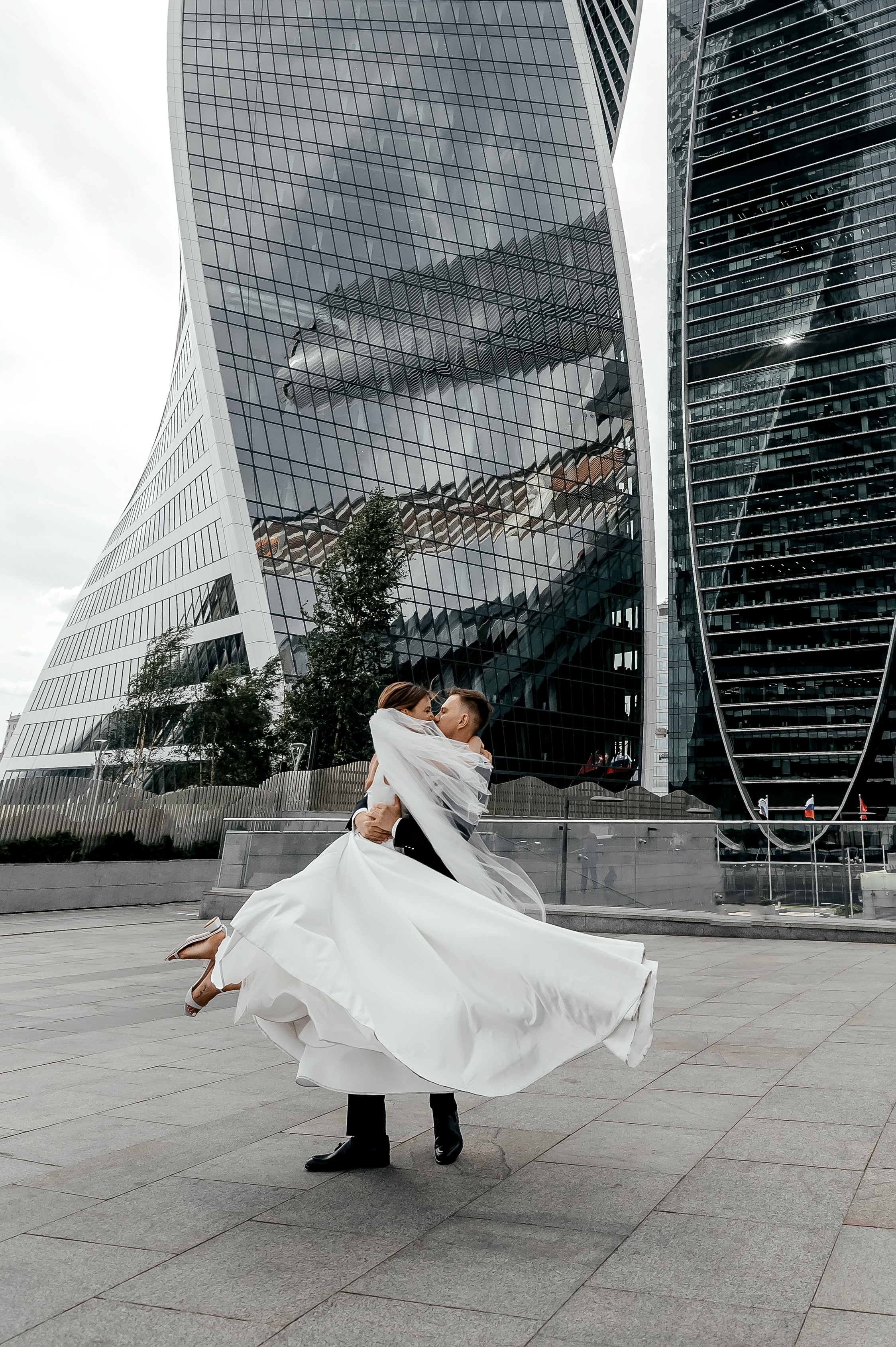 Роскошная свадьба с утром в Marriott Imperial Plaza, регистрацией в Москва-сити и завершением в Артилэнде. Свадебный и семейный фотограф Виктория Носачёва. Щелково, Москва и МО