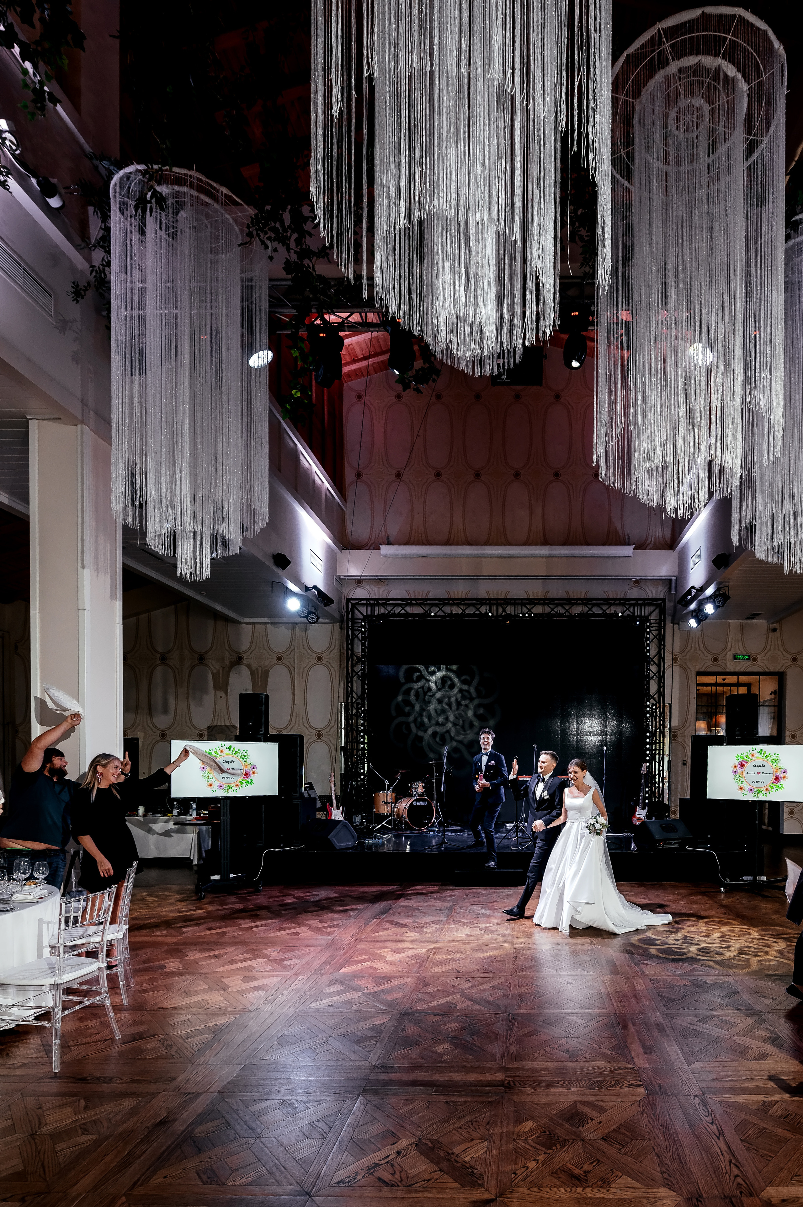 Роскошная свадьба с утром в Marriott Imperial Plaza, регистрацией в Москва-сити и завершением в Артилэнде. Свадебный и семейный фотограф Виктория Носачёва. Щелково, Москва и МО