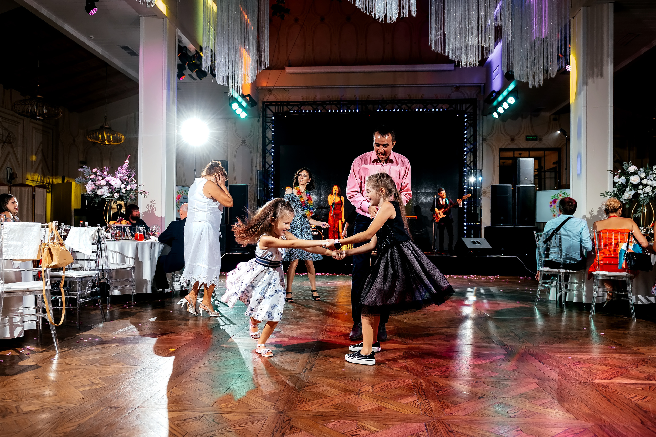 Роскошная свадьба с утром в Marriott Imperial Plaza, регистрацией в Москва-сити и завершением в Артилэнде. Свадебный и семейный фотограф Виктория Носачёва. Щелково, Москва и МО