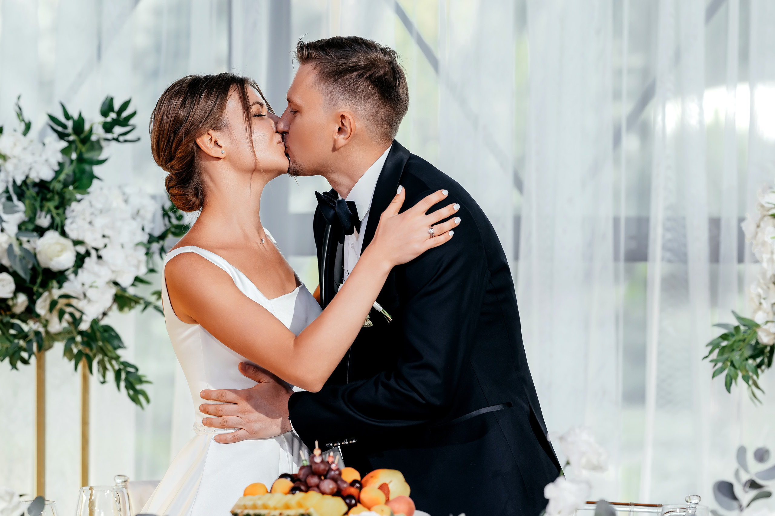 Роскошная свадьба с утром в Marriott Imperial Plaza, регистрацией в Москва-сити и завершением в Артилэнде. Свадебный и семейный фотограф Виктория Носачёва. Щелково, Москва и МО