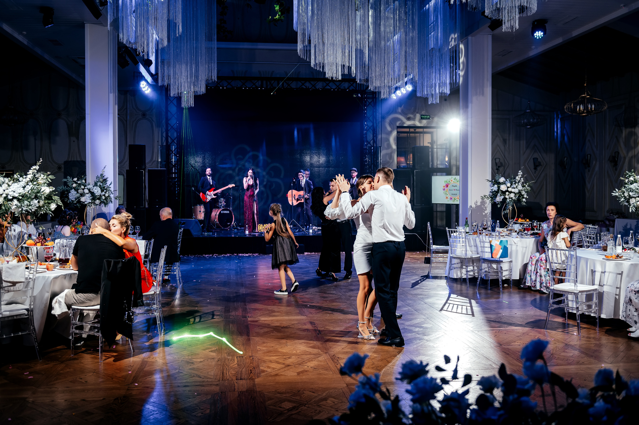 Роскошная свадьба с утром в Marriott Imperial Plaza, регистрацией в Москва-сити и завершением в Артилэнде. Свадебный и семейный фотограф Виктория Носачёва. Щелково, Москва и МО