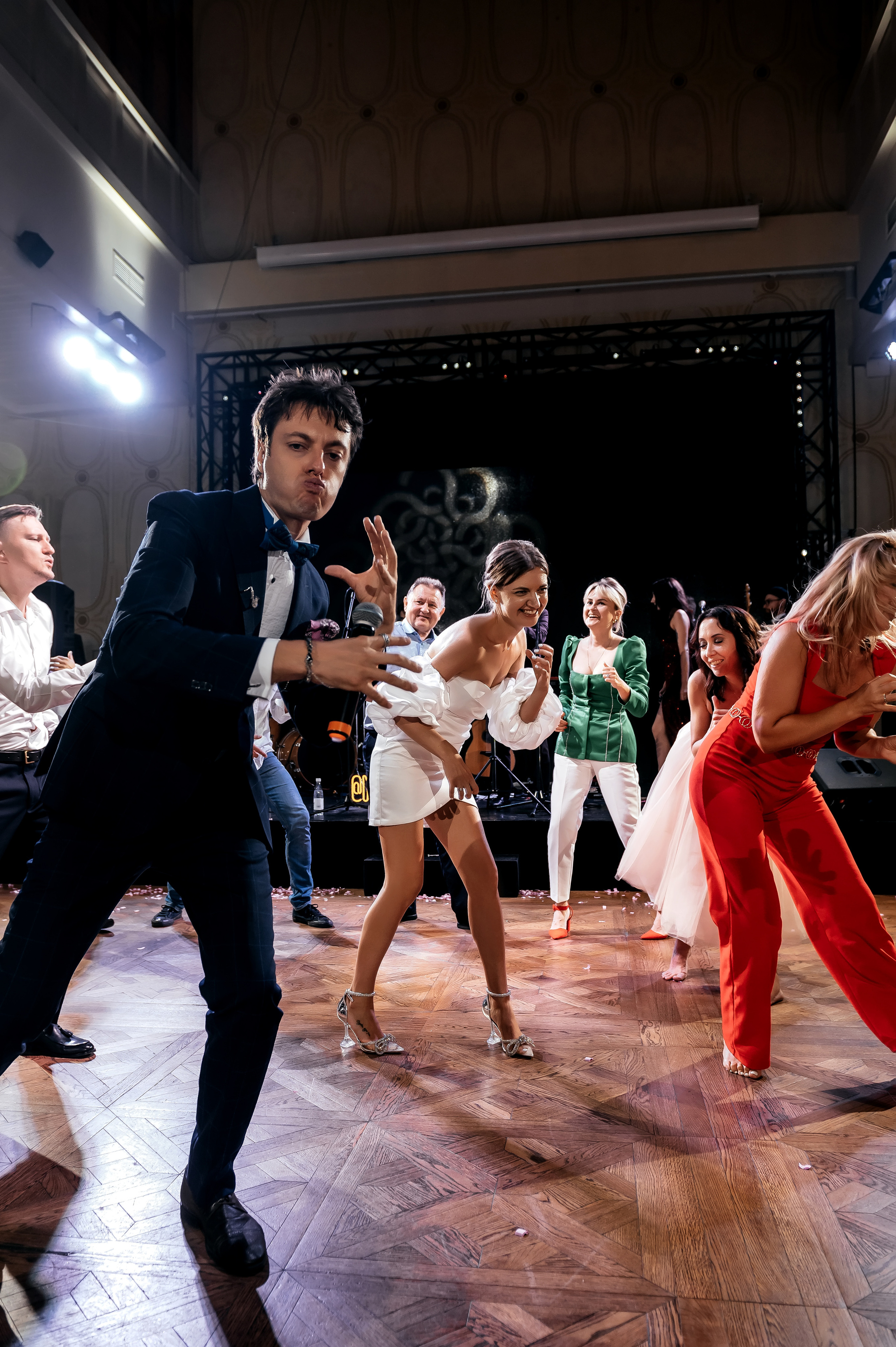 Роскошная свадьба с утром в Marriott Imperial Plaza, регистрацией в Москва-сити и завершением в Артилэнде. Свадебный и семейный фотограф Виктория Носачёва. Щелково, Москва и МО