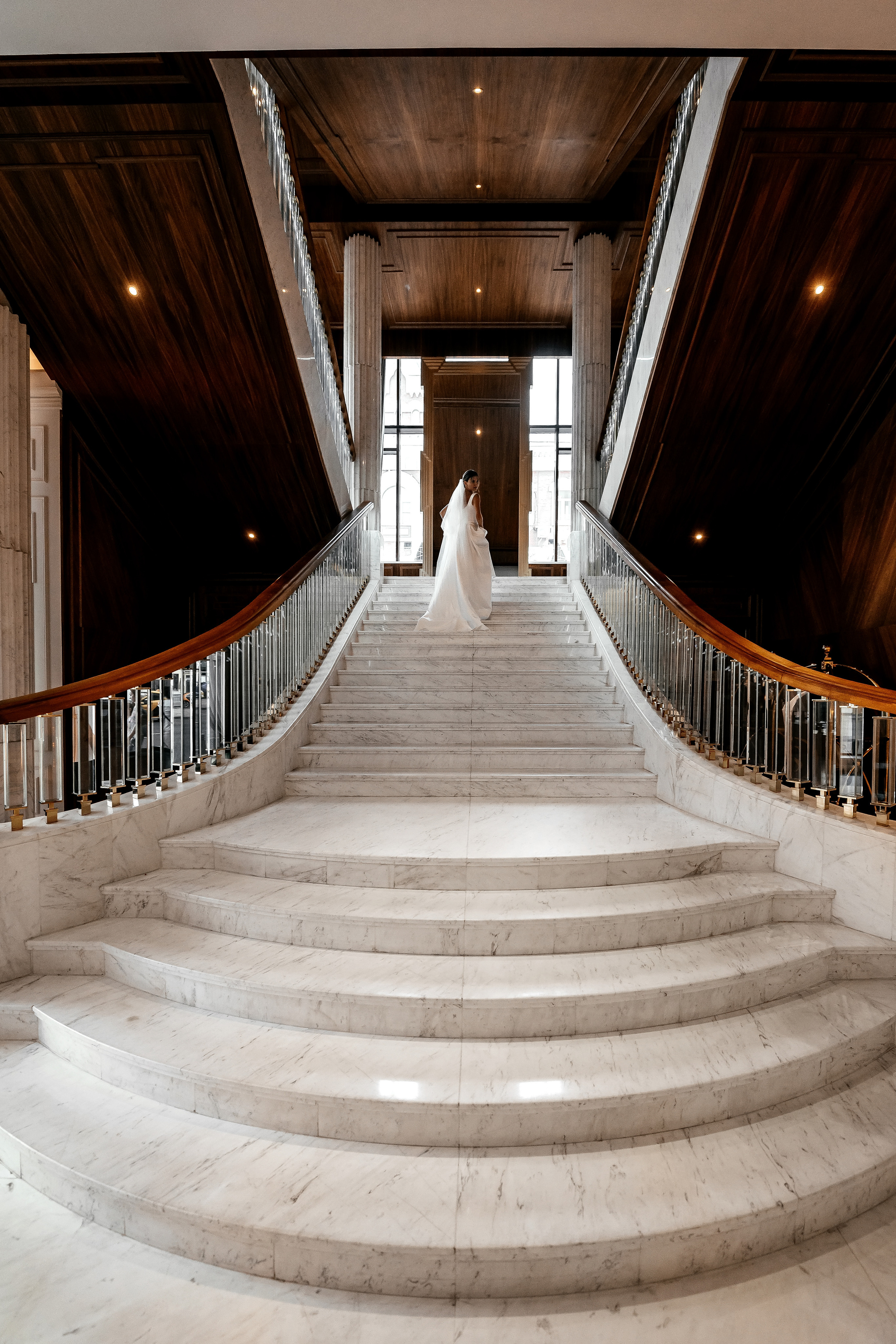 Роскошная свадьба с утром в Marriott Imperial Plaza, регистрацией в Москва-сити и завершением в Артилэнде. Свадебный и семейный фотограф Виктория Носачёва. Щелково, Москва и МО