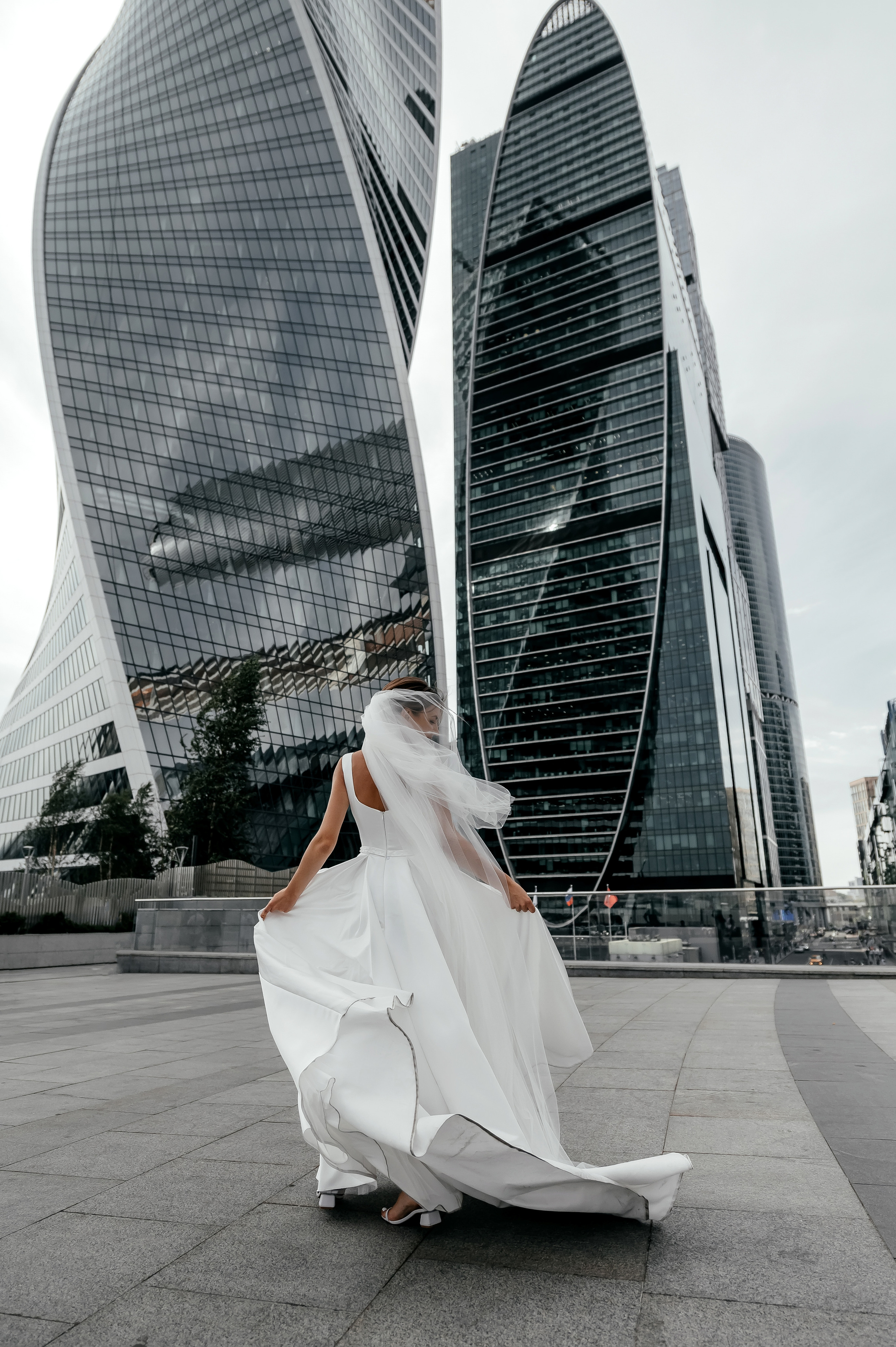 Роскошная свадьба с утром в Marriott Imperial Plaza, регистрацией в Москва-сити и завершением в Артилэнде. Свадебный и семейный фотограф Виктория Носачёва. Щелково, Москва и МО