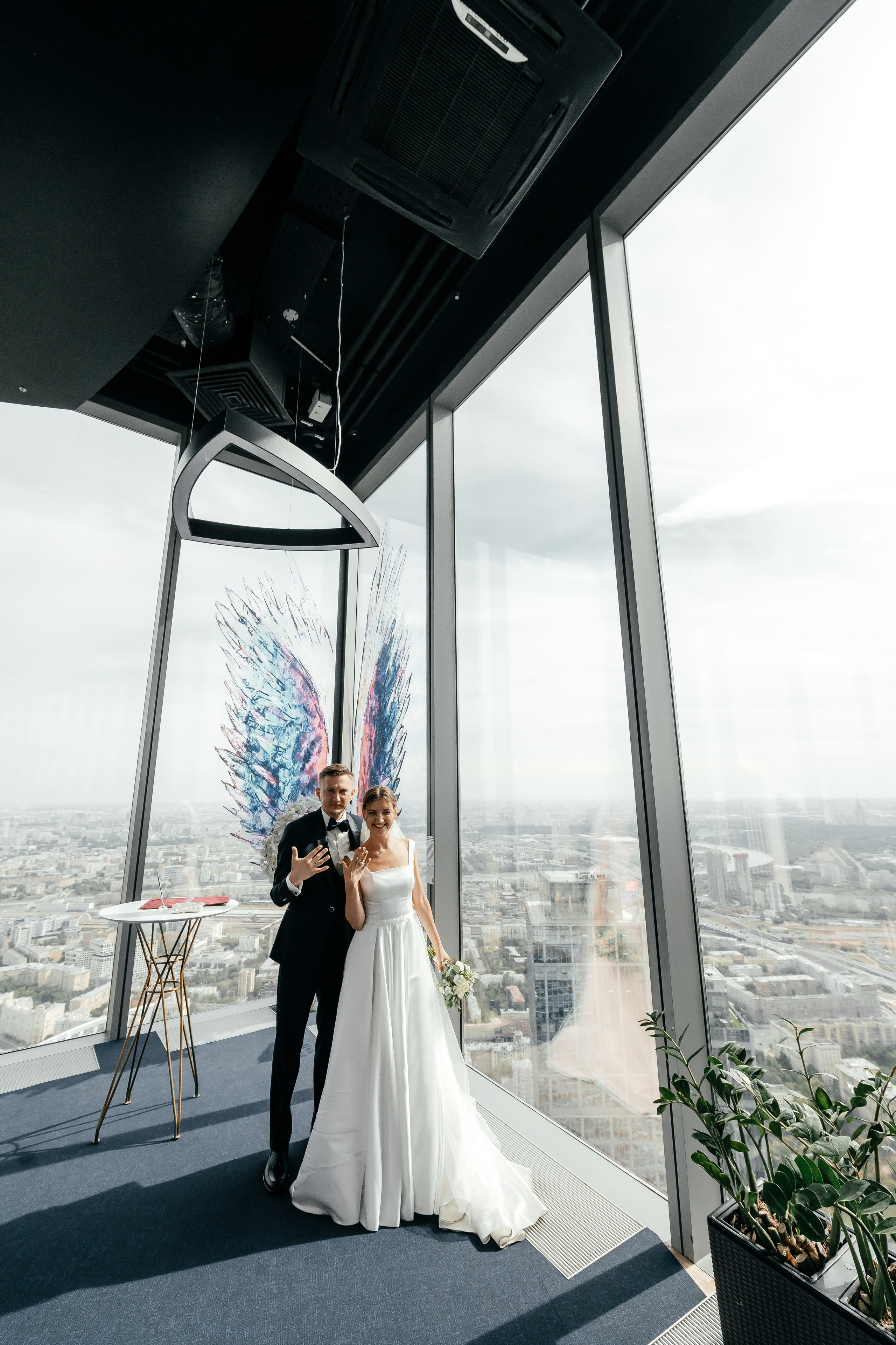 Роскошная свадьба с утром в Marriott Imperial Plaza, регистрацией в Москва-сити и завершением в Артилэнде. Свадебный и семейный фотограф Виктория Носачёва. Щелково, Москва и МО