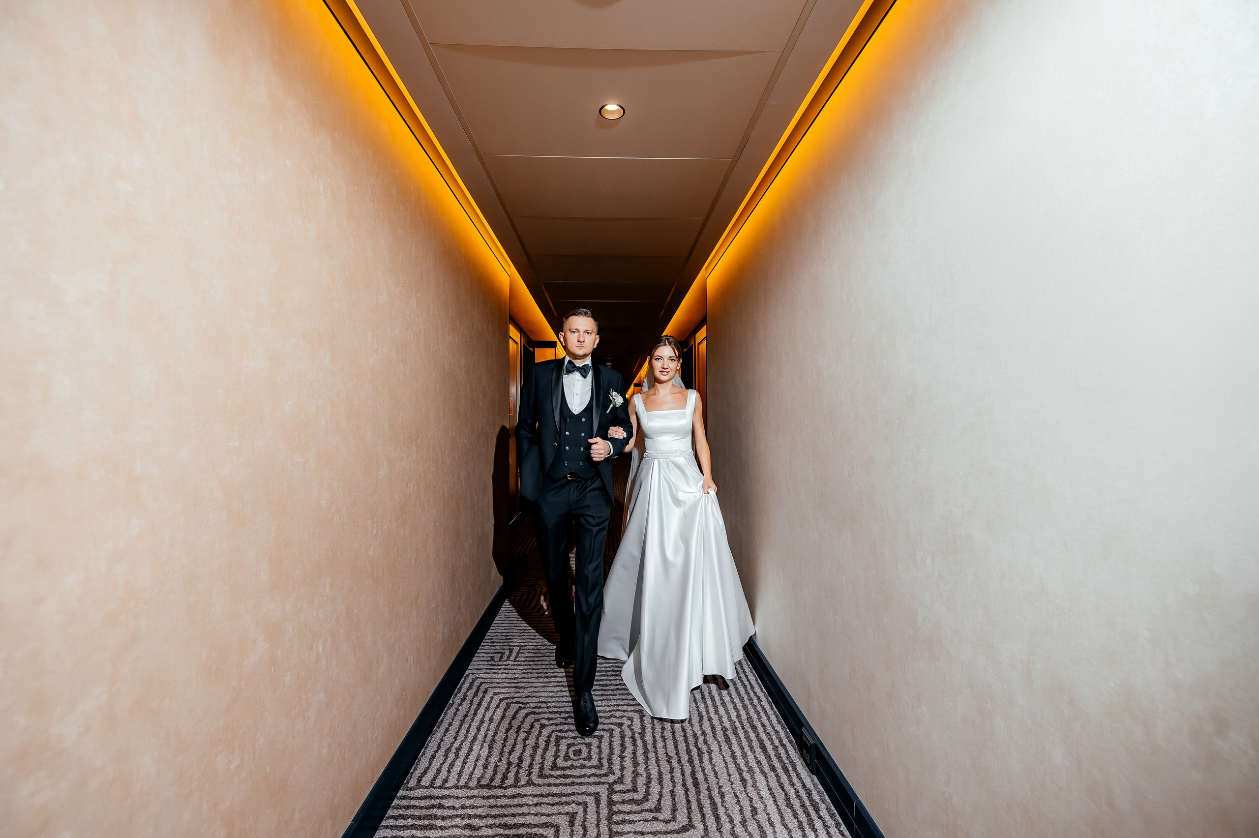 Роскошная свадьба с утром в Marriott Imperial Plaza, регистрацией в Москва-сити и завершением в Артилэнде. Свадебный и семейный фотограф Виктория Носачёва. Щелково, Москва и МО