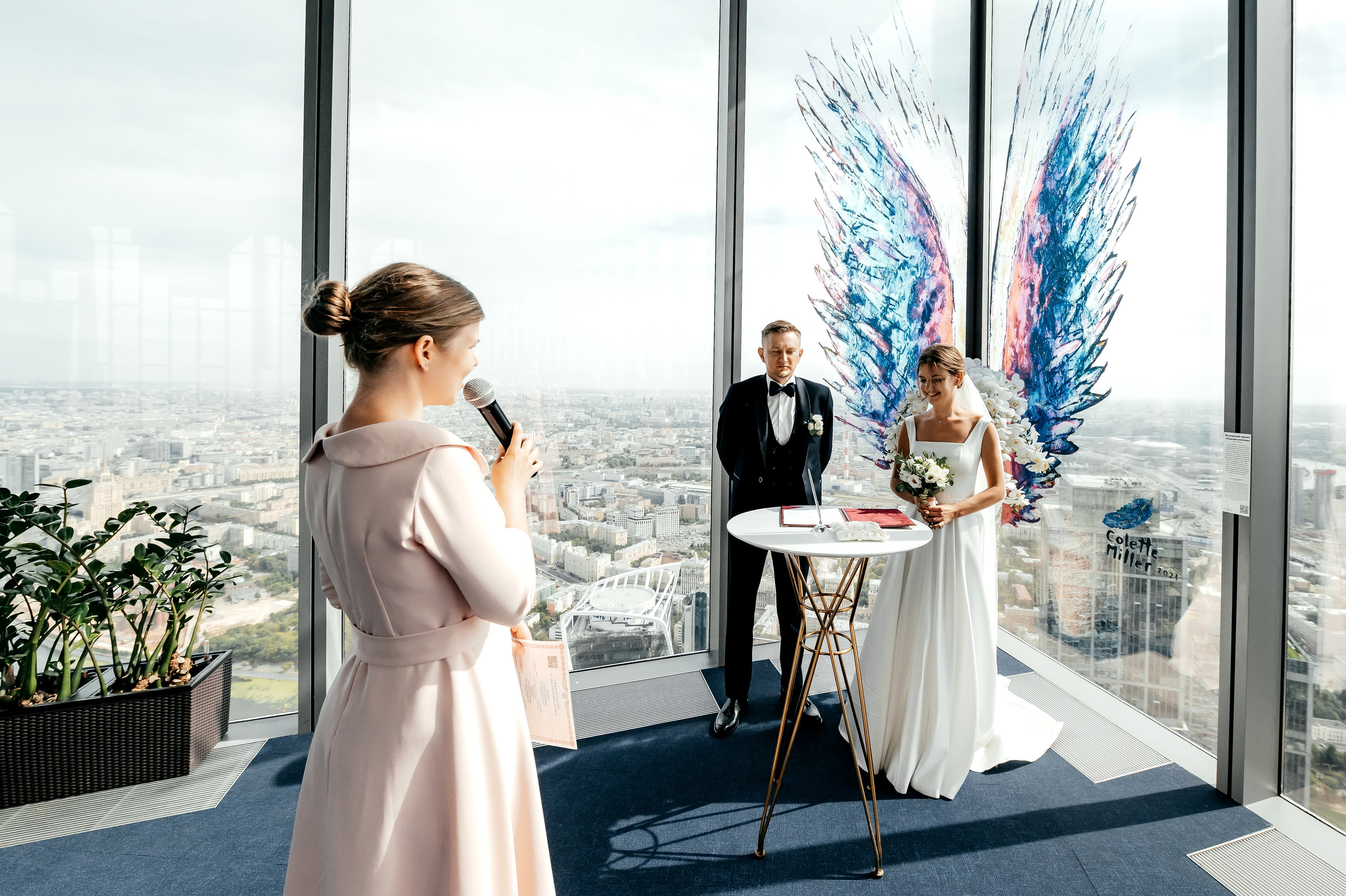 Роскошная свадьба с утром в Marriott Imperial Plaza, регистрацией в Москва-сити и завершением в Артилэнде. Свадебный и семейный фотограф Виктория Носачёва. Щелково, Москва и МО