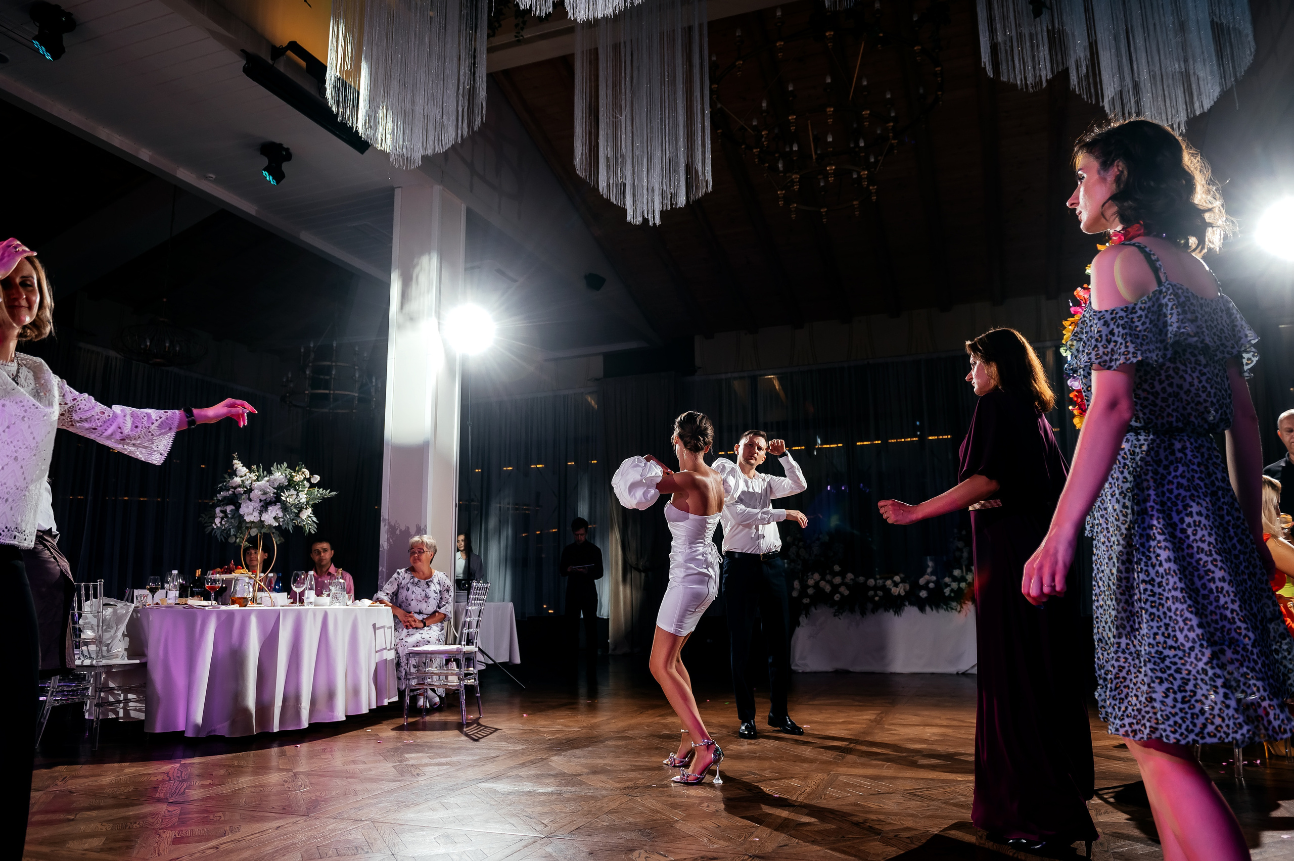 Роскошная свадьба с утром в Marriott Imperial Plaza, регистрацией в Москва-сити и завершением в Артилэнде. Свадебный и семейный фотограф Виктория Носачёва. Щелково, Москва и МО