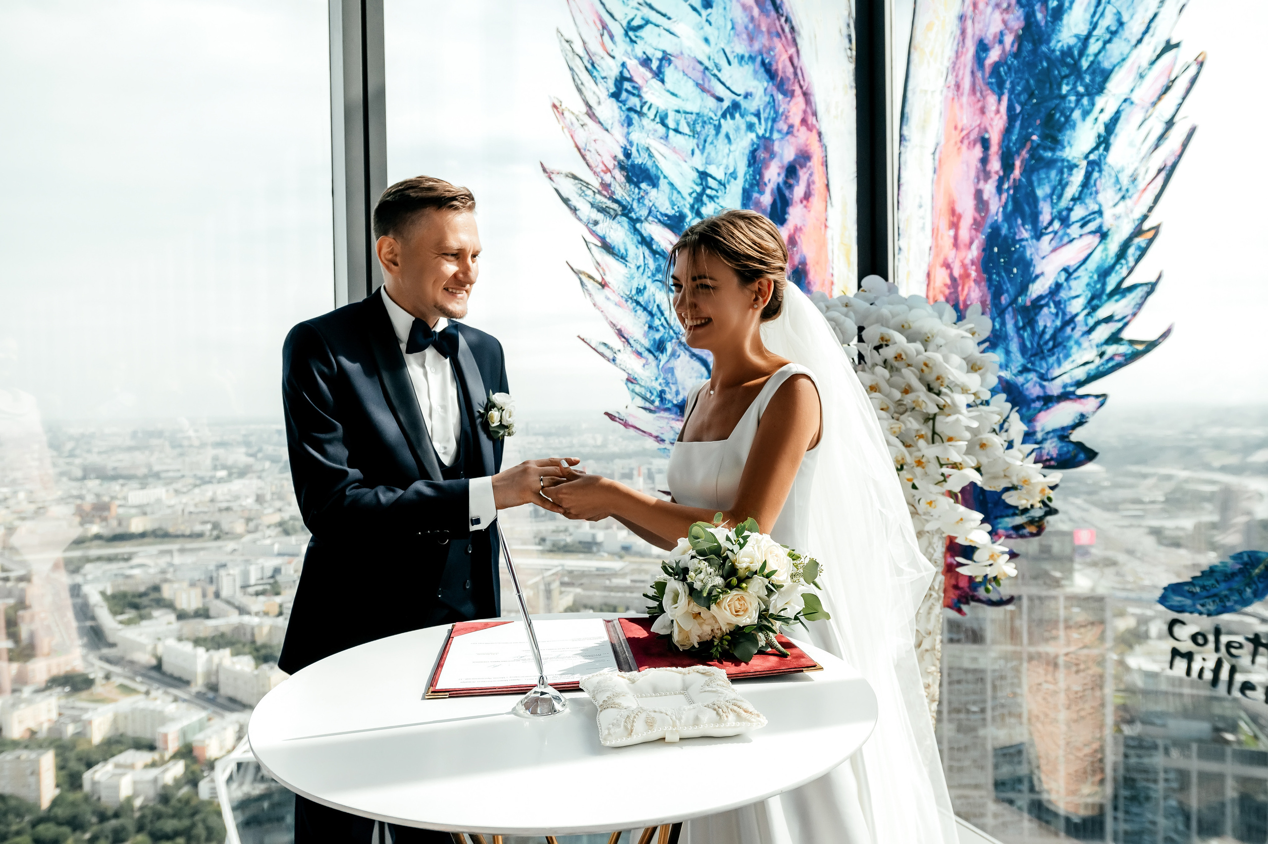 Роскошная свадьба с утром в Marriott Imperial Plaza, регистрацией в Москва-сити и завершением в Артилэнде. Свадебный и семейный фотограф Виктория Носачёва. Щелково, Москва и МО