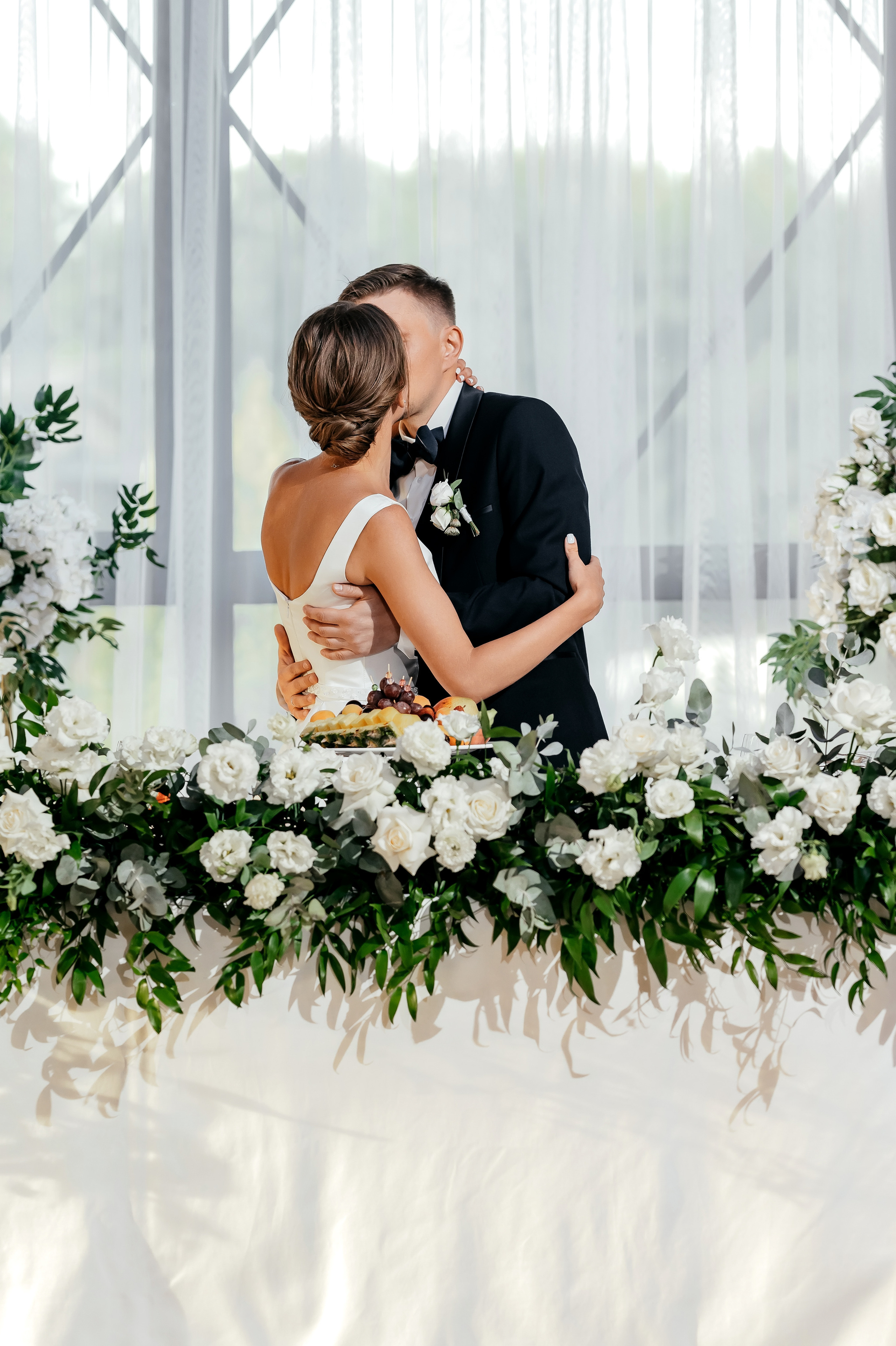 Роскошная свадьба с утром в Marriott Imperial Plaza, регистрацией в Москва-сити и завершением в Артилэнде. Свадебный и семейный фотограф Виктория Носачёва. Щелково, Москва и МО