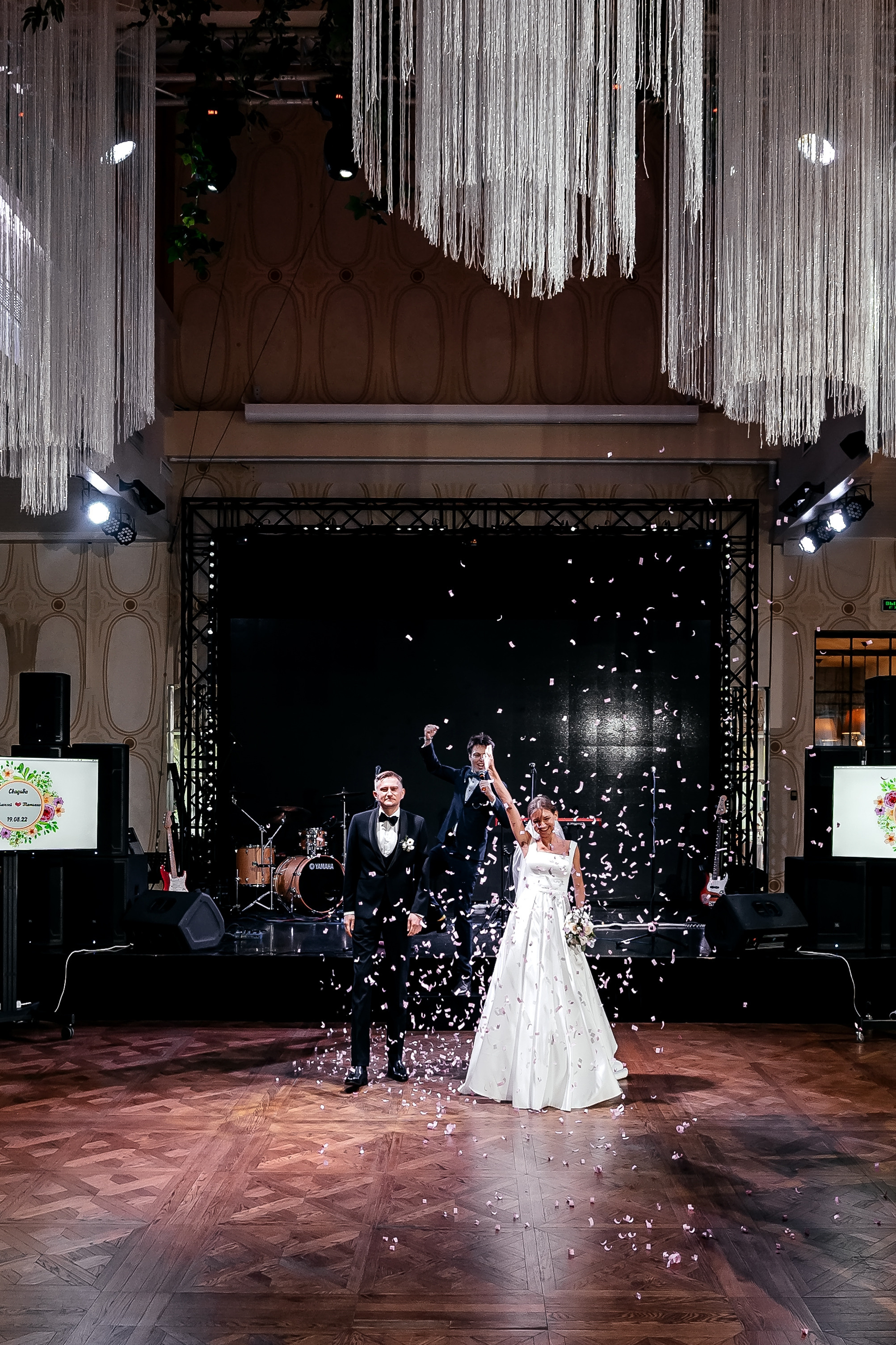 Роскошная свадьба с утром в Marriott Imperial Plaza, регистрацией в Москва-сити и завершением в Артилэнде. Свадебный и семейный фотограф Виктория Носачёва. Щелково, Москва и МО