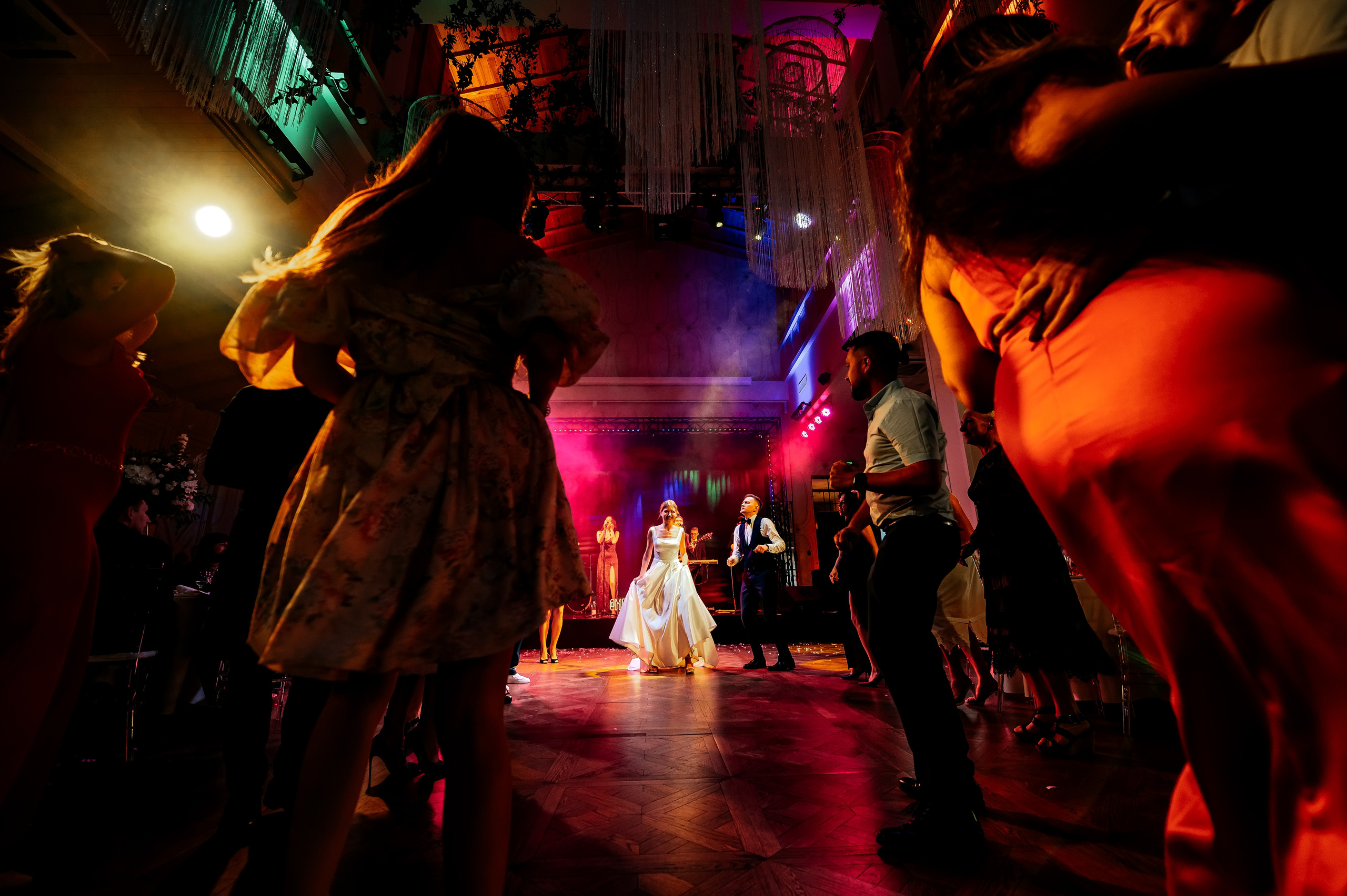 Роскошная свадьба с утром в Marriott Imperial Plaza, регистрацией в Москва-сити и завершением в Артилэнде. Свадебный и семейный фотограф Виктория Носачёва. Щелково, Москва и МО