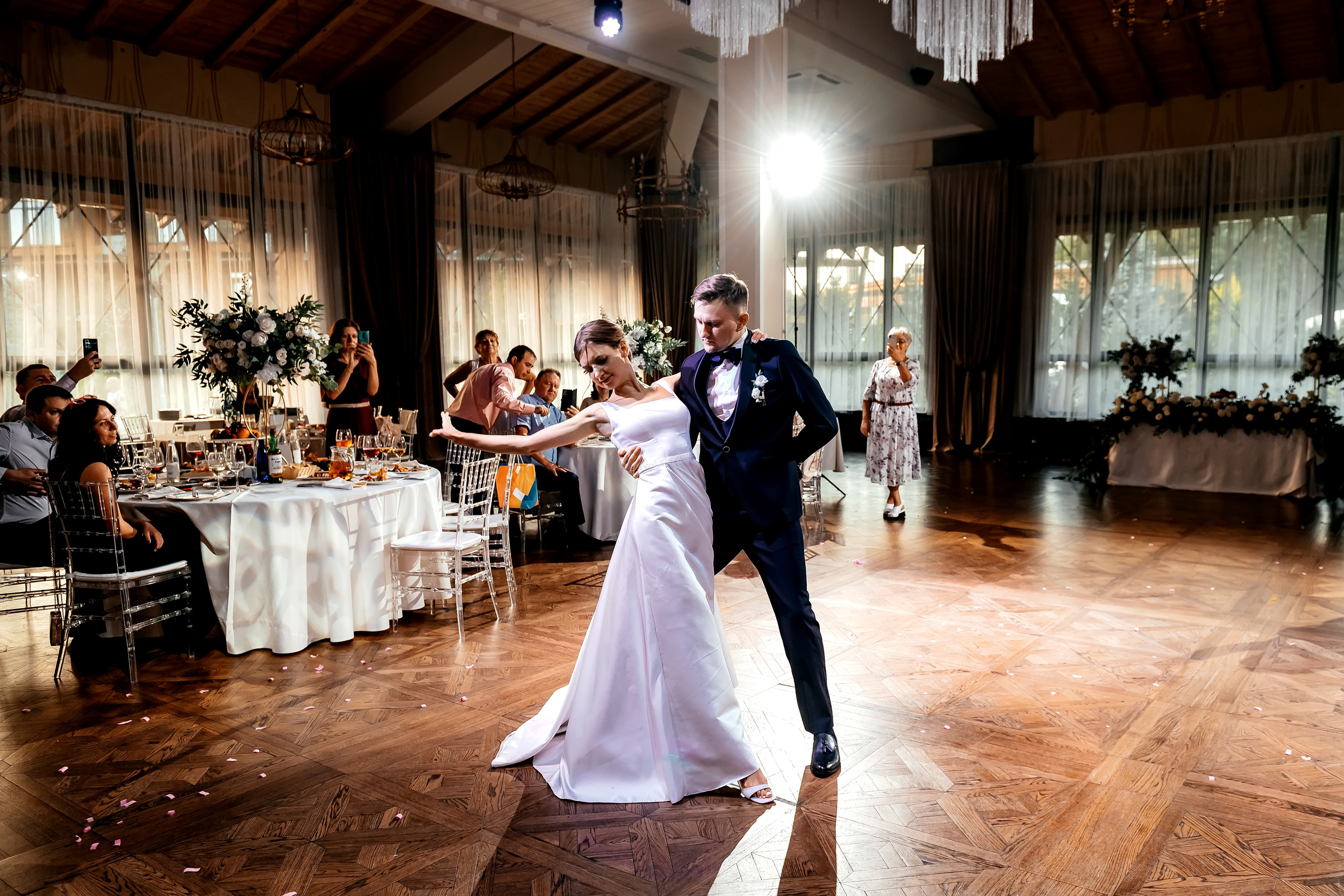 Роскошная свадьба с утром в Marriott Imperial Plaza, регистрацией в Москва-сити и завершением в Артилэнде. Свадебный и семейный фотограф Виктория Носачёва. Щелково, Москва и МО