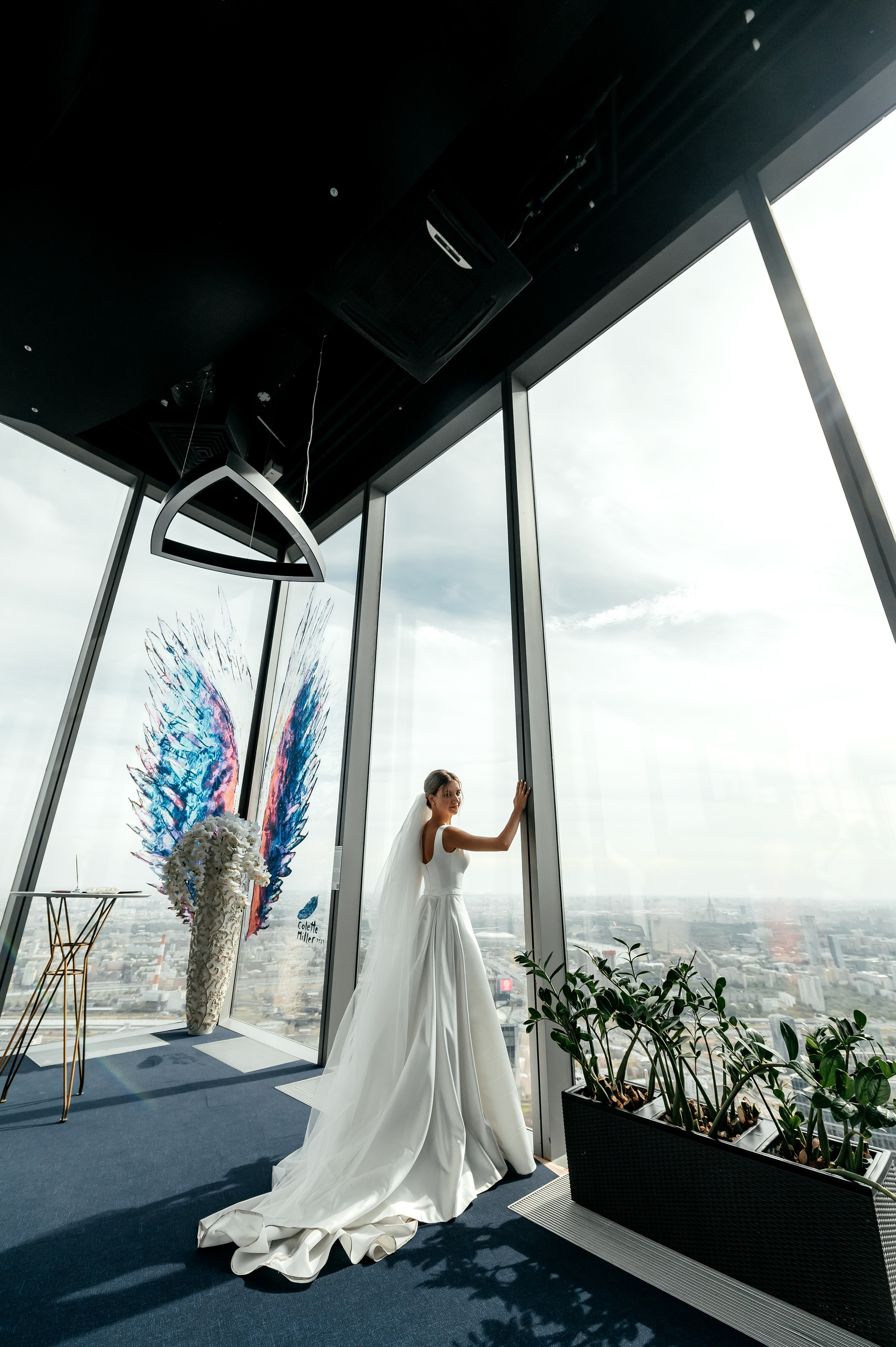 Роскошная свадьба с утром в Marriott Imperial Plaza, регистрацией в Москва-сити и завершением в Артилэнде. Свадебный и семейный фотограф Виктория Носачёва. Щелково, Москва и МО