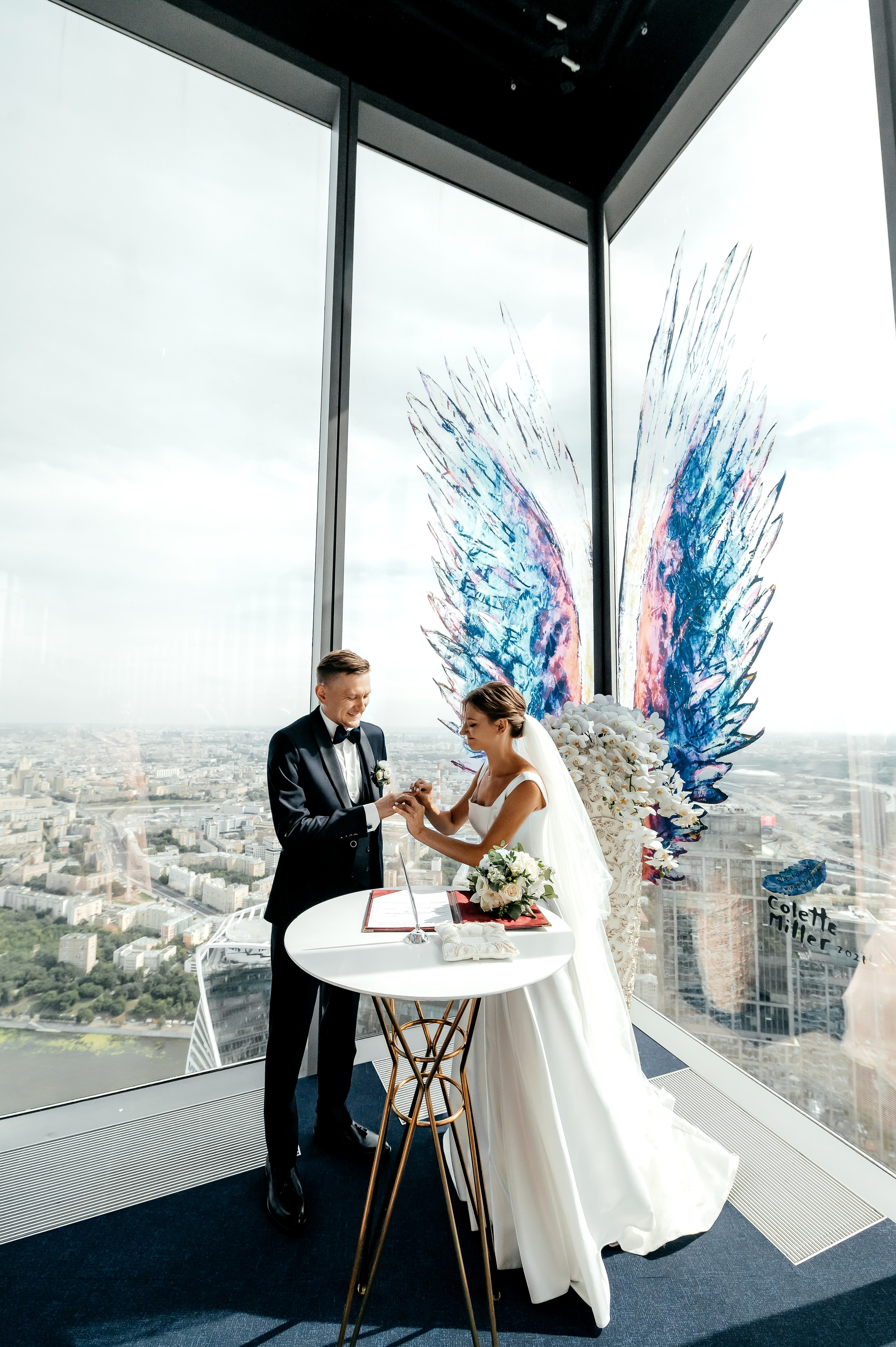 Роскошная свадьба с утром в Marriott Imperial Plaza, регистрацией в Москва-сити и завершением в Артилэнде. Свадебный и семейный фотограф Виктория Носачёва. Щелково, Москва и МО