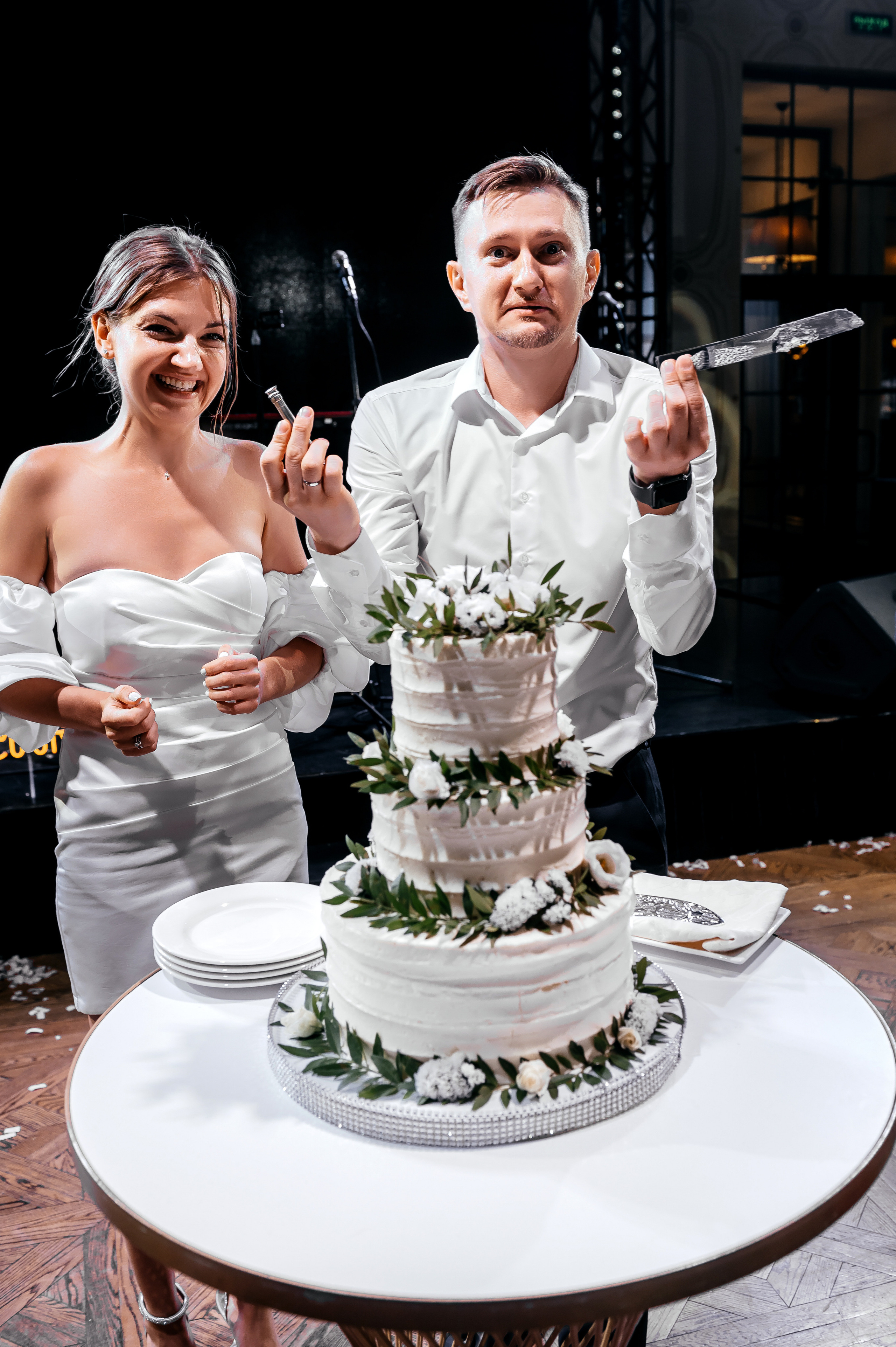 Роскошная свадьба с утром в Marriott Imperial Plaza, регистрацией в Москва-сити и завершением в Артилэнде. Свадебный и семейный фотограф Виктория Носачёва. Щелково, Москва и МО