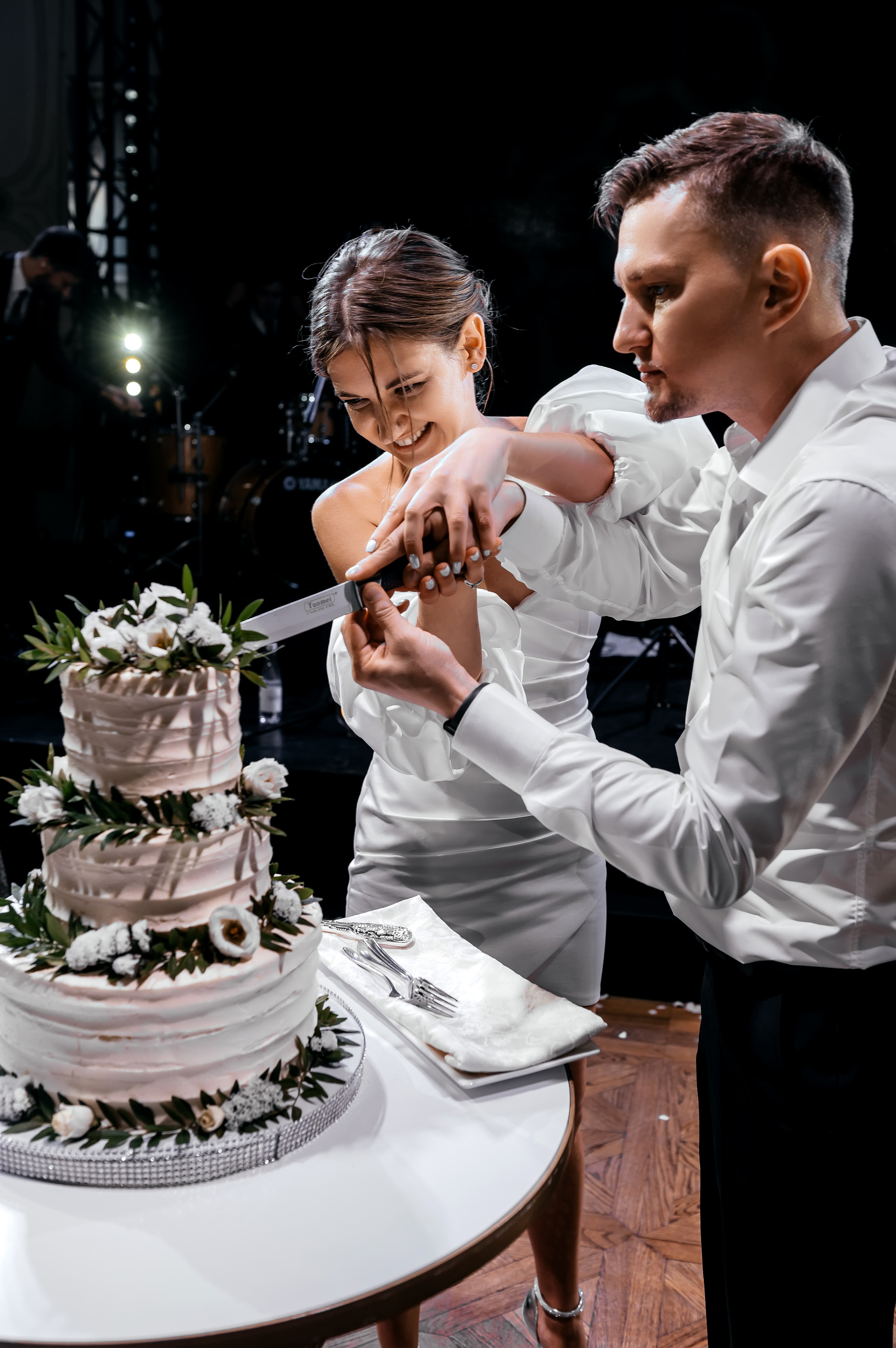 Роскошная свадьба с утром в Marriott Imperial Plaza, регистрацией в Москва-сити и завершением в Артилэнде. Свадебный и семейный фотограф Виктория Носачёва. Щелково, Москва и МО