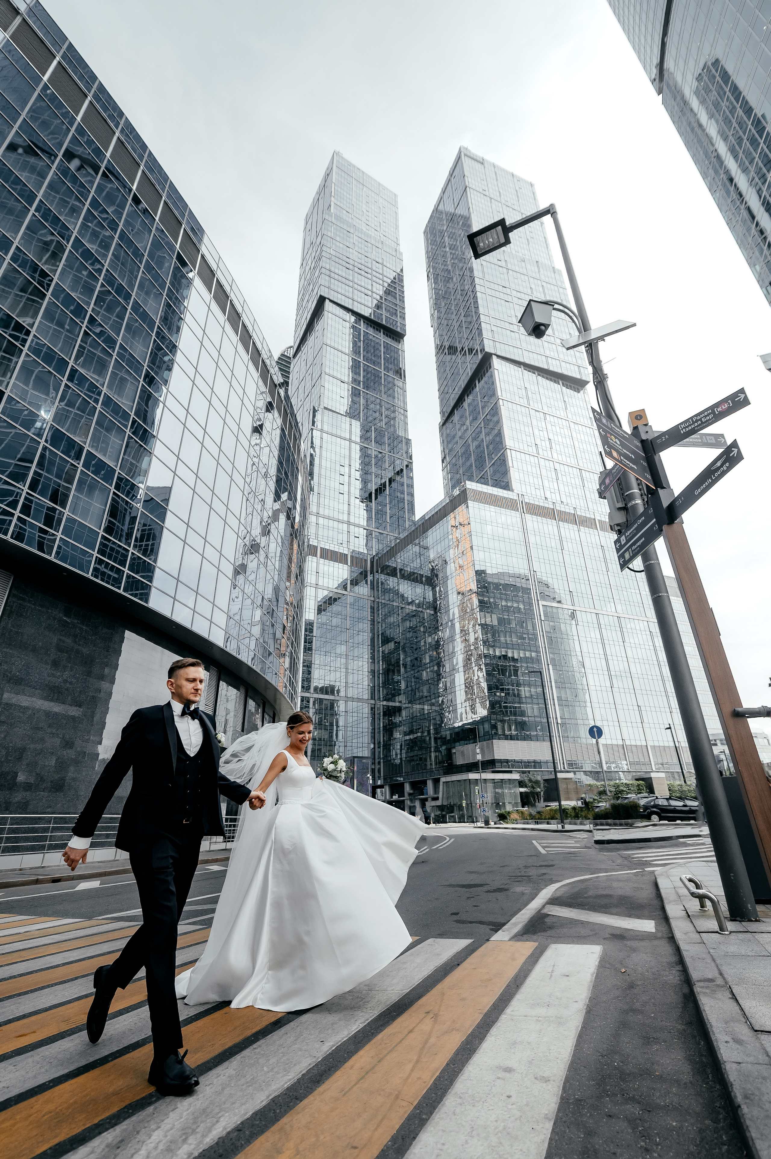 Роскошная свадьба с утром в Marriott Imperial Plaza, регистрацией в Москва-сити и завершением в Артилэнде. Свадебный и семейный фотограф Виктория Носачёва. Щелково, Москва и МО