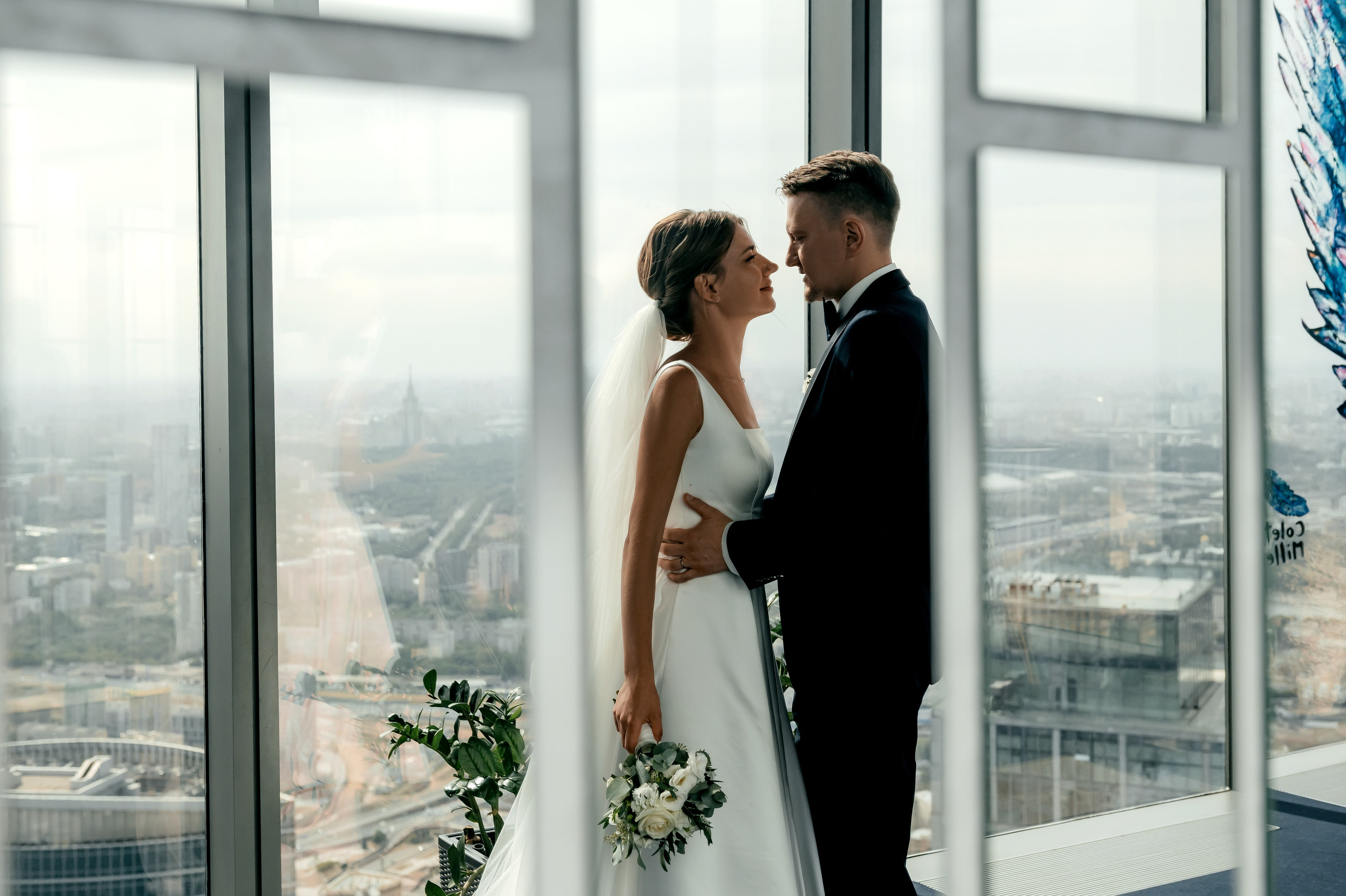 Роскошная свадьба с утром в Marriott Imperial Plaza, регистрацией в Москва-сити и завершением в Артилэнде. Свадебный и семейный фотограф Виктория Носачёва. Щелково, Москва и МО