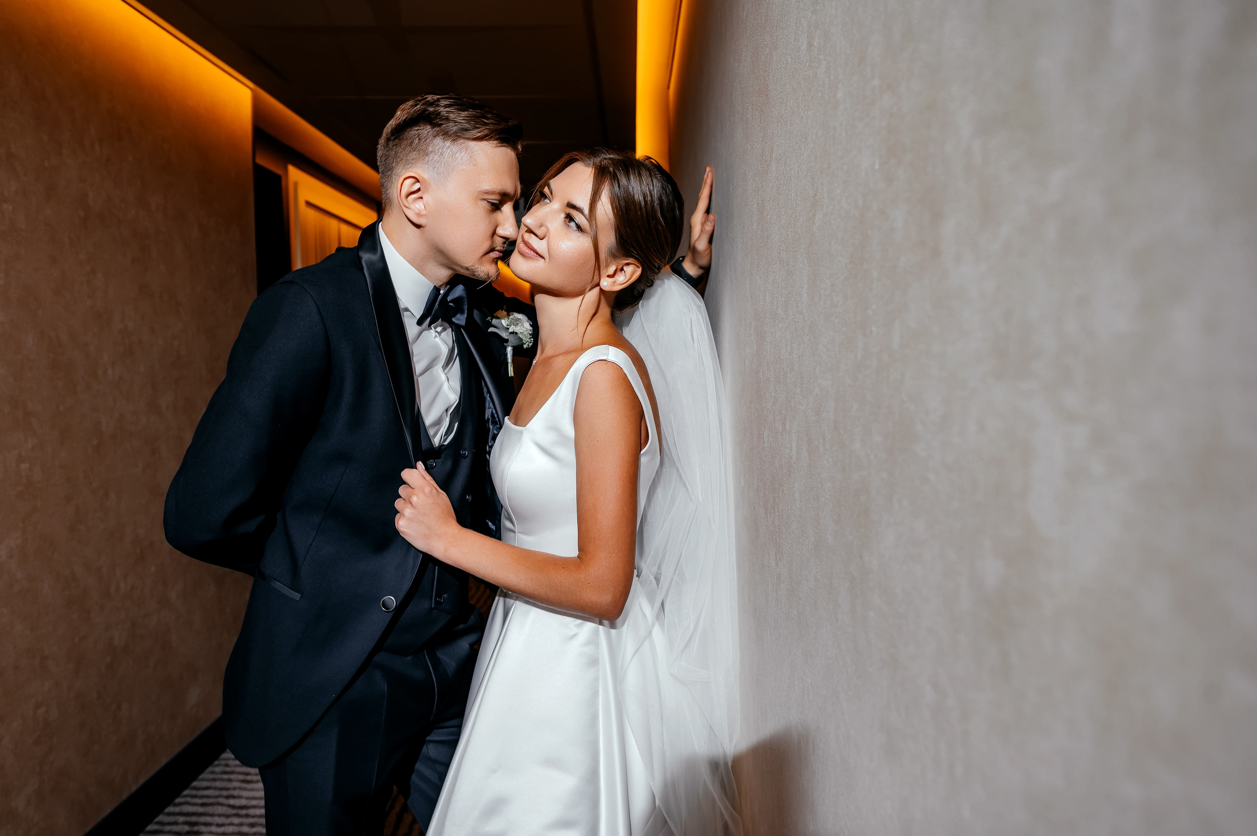 Роскошная свадьба с утром в Marriott Imperial Plaza, регистрацией в Москва-сити и завершением в Артилэнде. Свадебный и семейный фотограф Виктория Носачёва. Щелково, Москва и МО