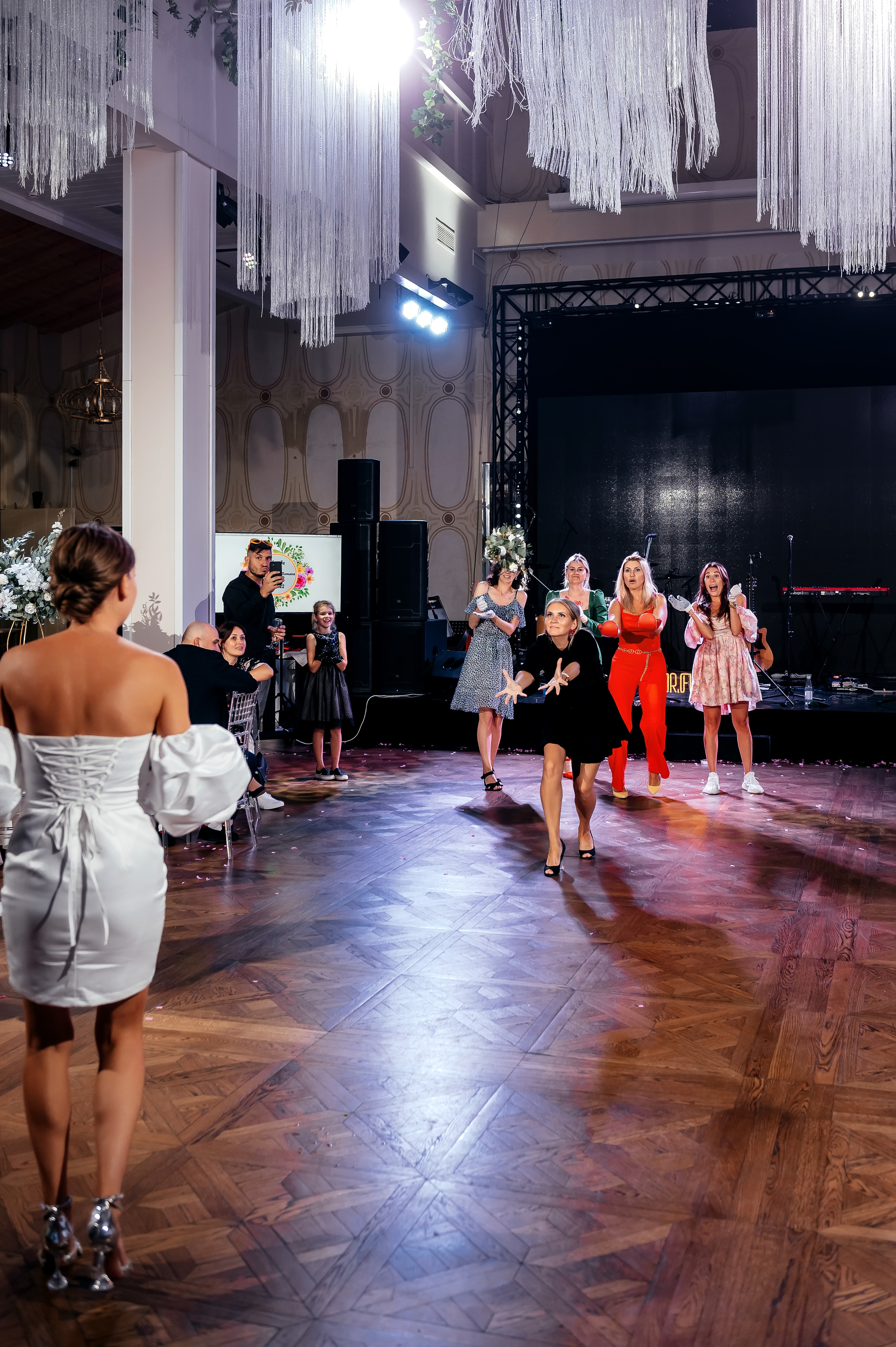 Роскошная свадьба с утром в Marriott Imperial Plaza, регистрацией в Москва-сити и завершением в Артилэнде. Свадебный и семейный фотограф Виктория Носачёва. Щелково, Москва и МО