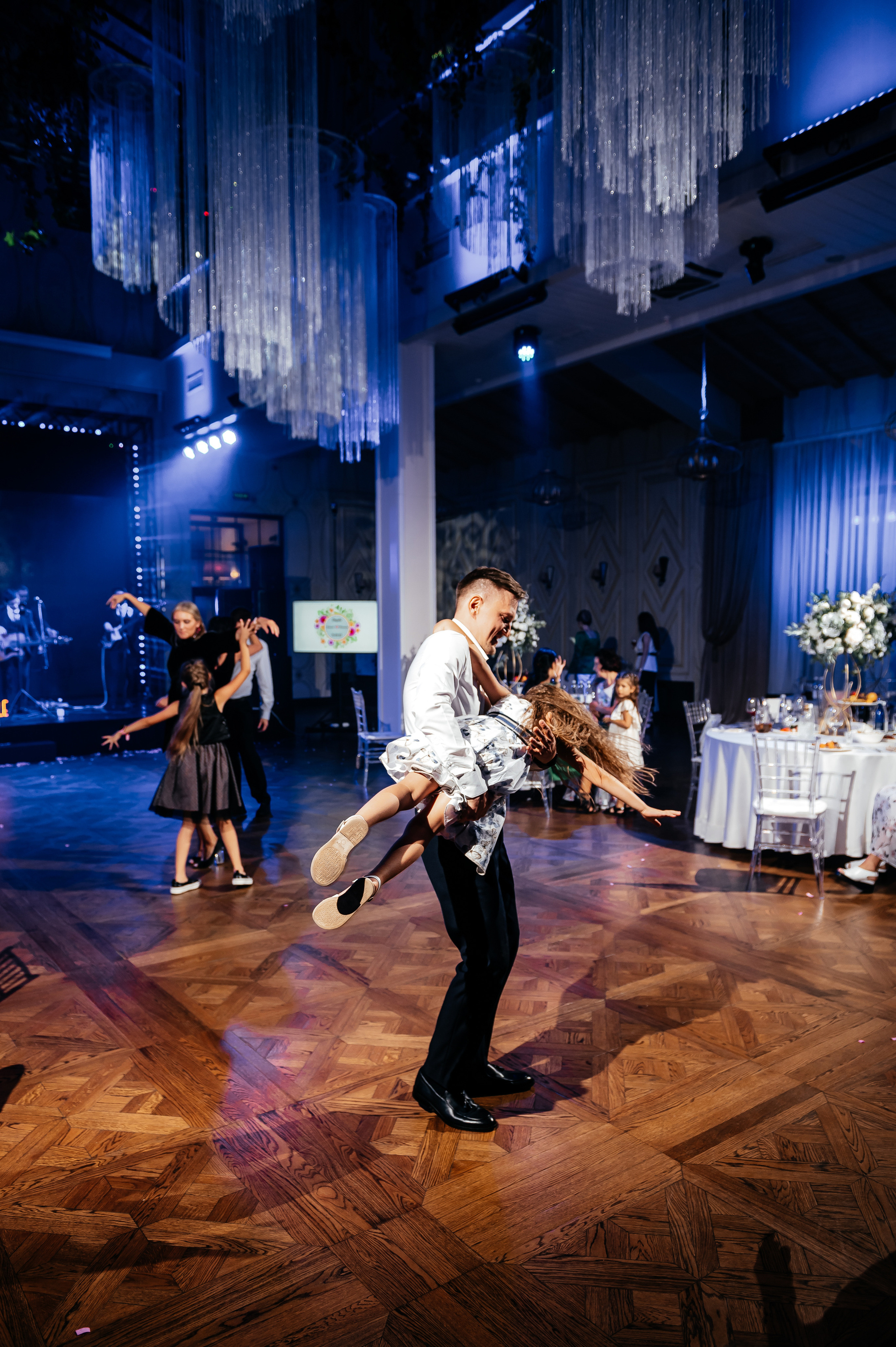 Роскошная свадьба с утром в Marriott Imperial Plaza, регистрацией в Москва-сити и завершением в Артилэнде. Свадебный и семейный фотограф Виктория Носачёва. Щелково, Москва и МО