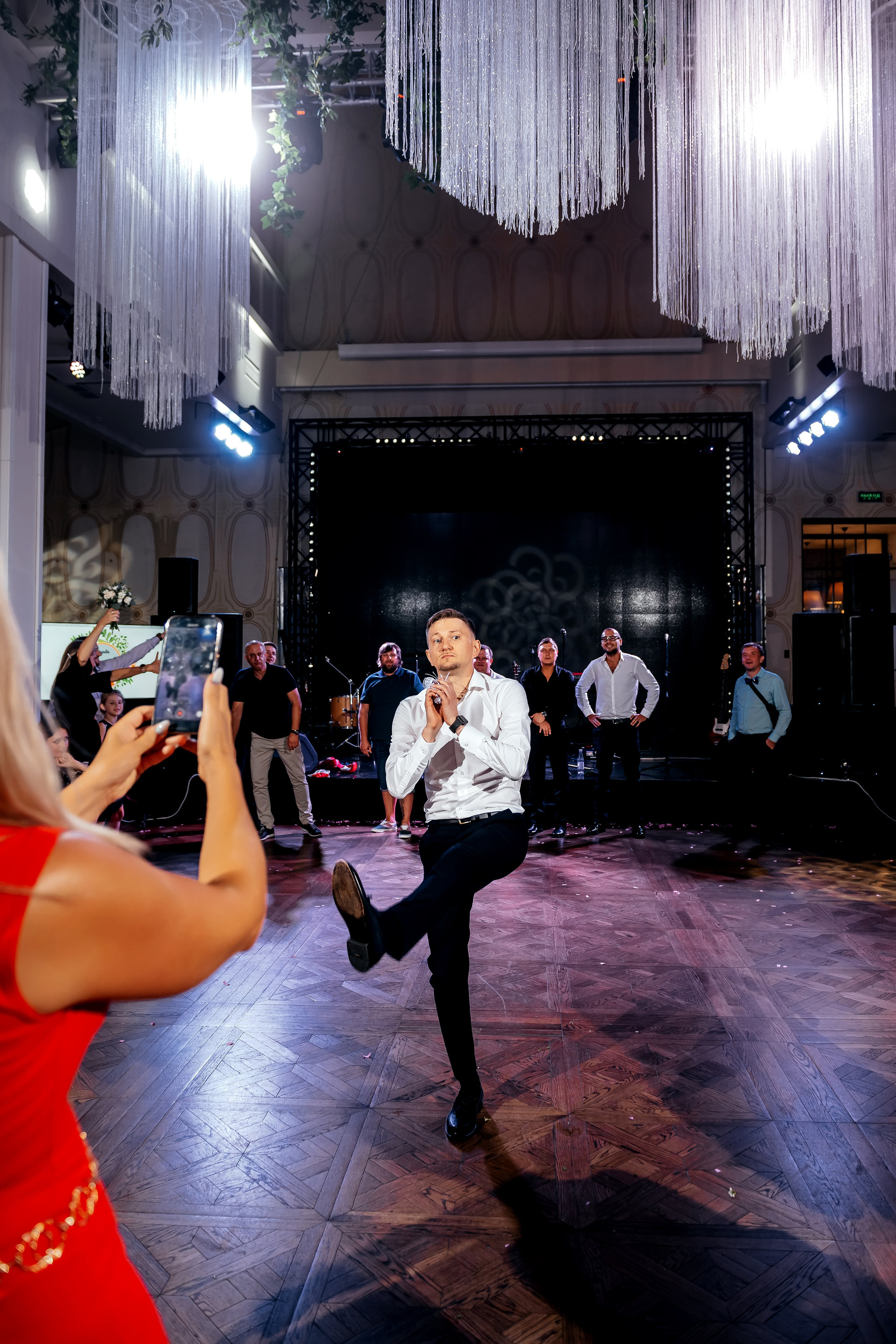 Роскошная свадьба с утром в Marriott Imperial Plaza, регистрацией в Москва-сити и завершением в Артилэнде. Свадебный и семейный фотограф Виктория Носачёва. Щелково, Москва и МО