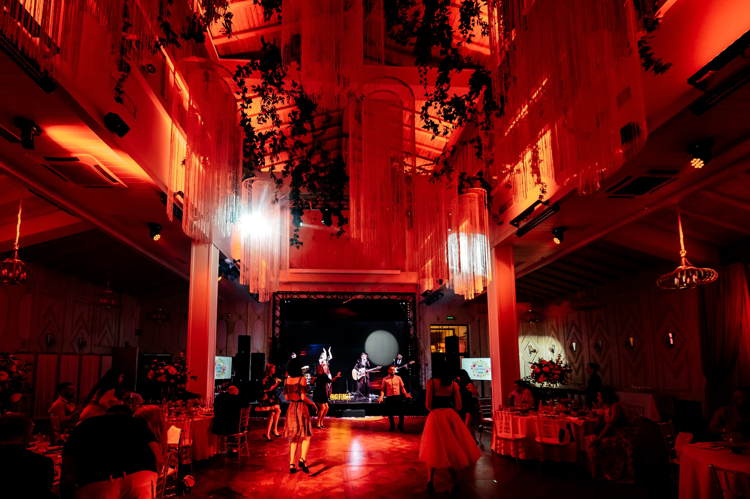 Роскошная свадьба с утром в Marriott Imperial Plaza, регистрацией в Москва-сити и завершением в Артилэнде. Свадебный и семейный фотограф Виктория Носачёва. Щелково, Москва и МО