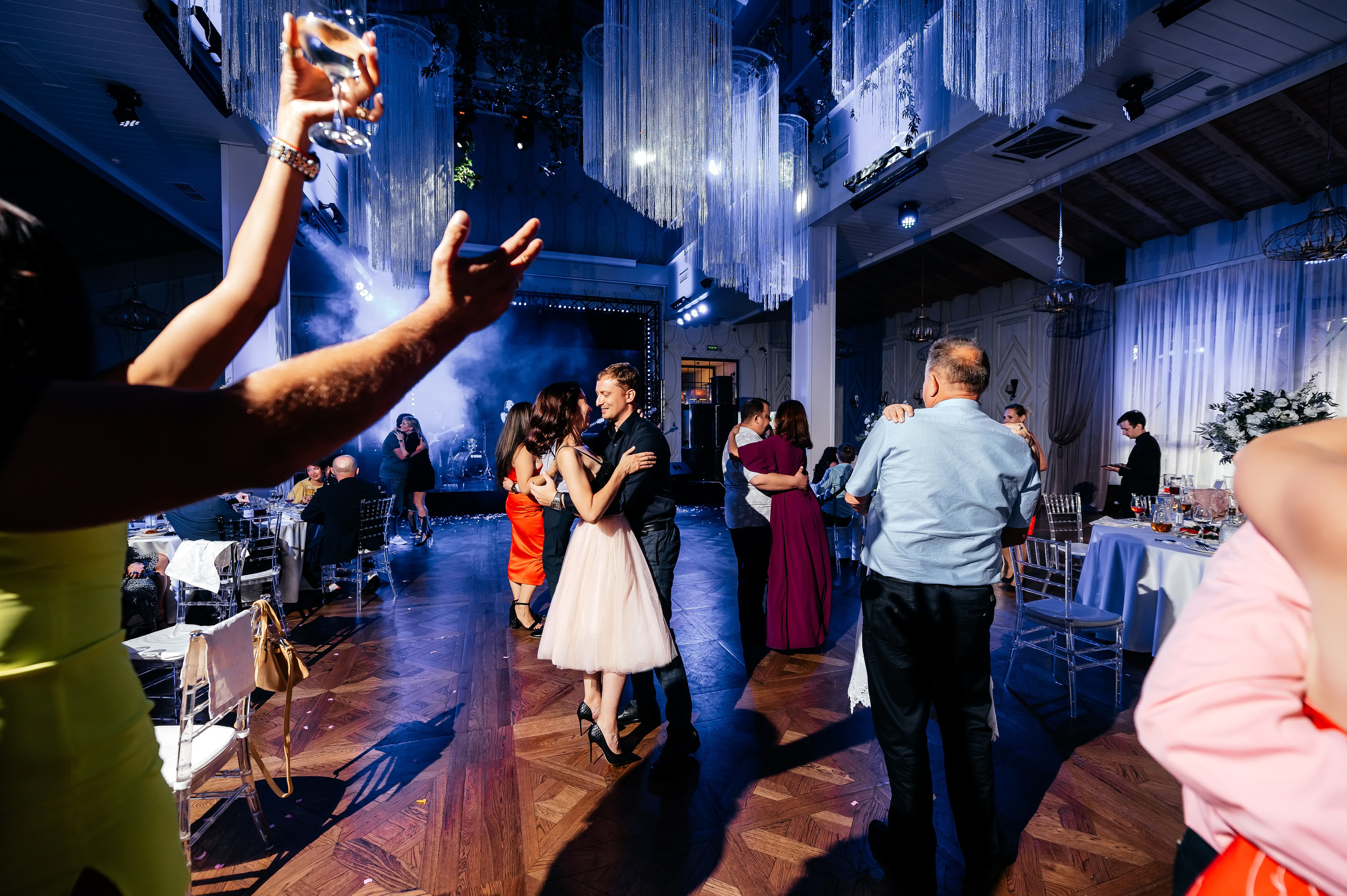 Роскошная свадьба с утром в Marriott Imperial Plaza, регистрацией в Москва-сити и завершением в Артилэнде. Свадебный и семейный фотограф Виктория Носачёва. Щелково, Москва и МО