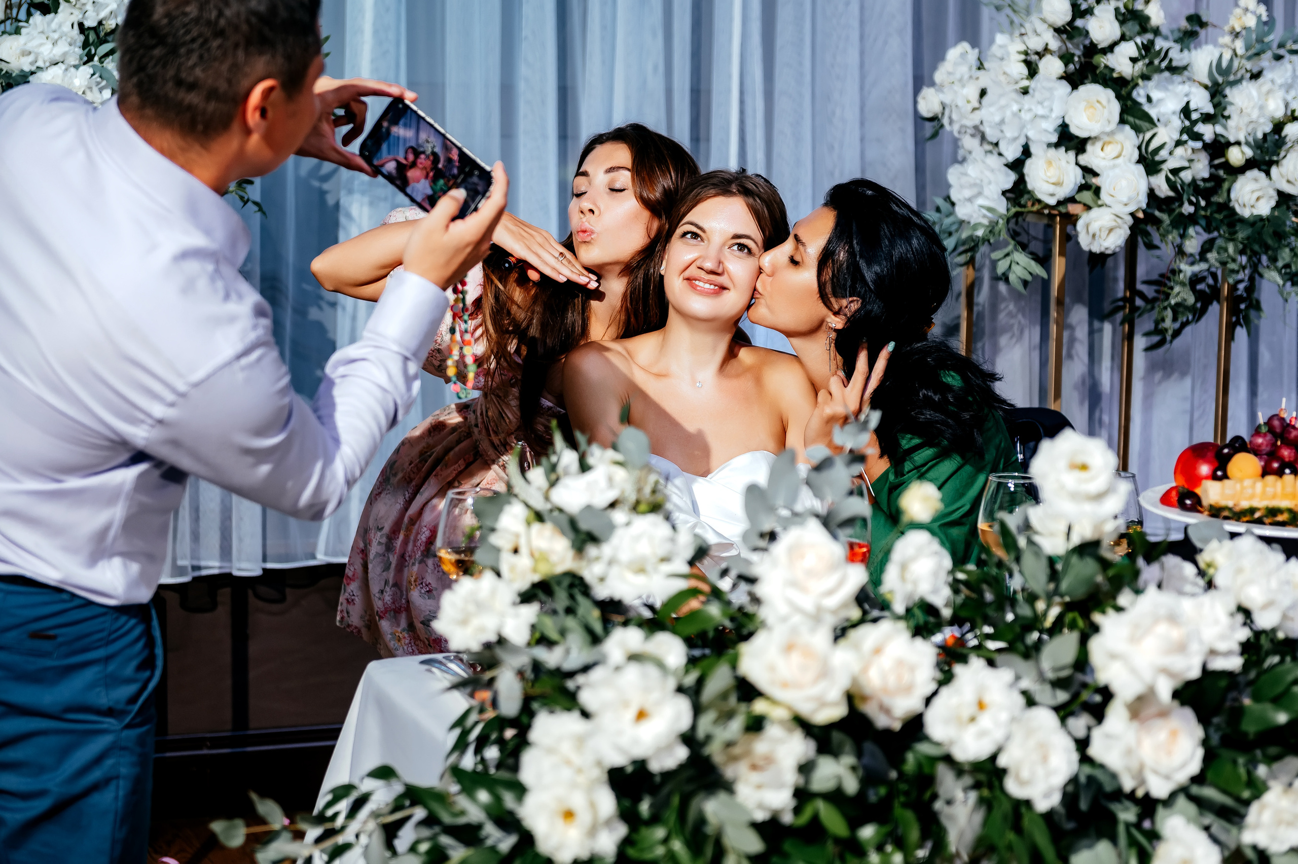 Роскошная свадьба с утром в Marriott Imperial Plaza, регистрацией в Москва-сити и завершением в Артилэнде. Свадебный и семейный фотограф Виктория Носачёва. Щелково, Москва и МО