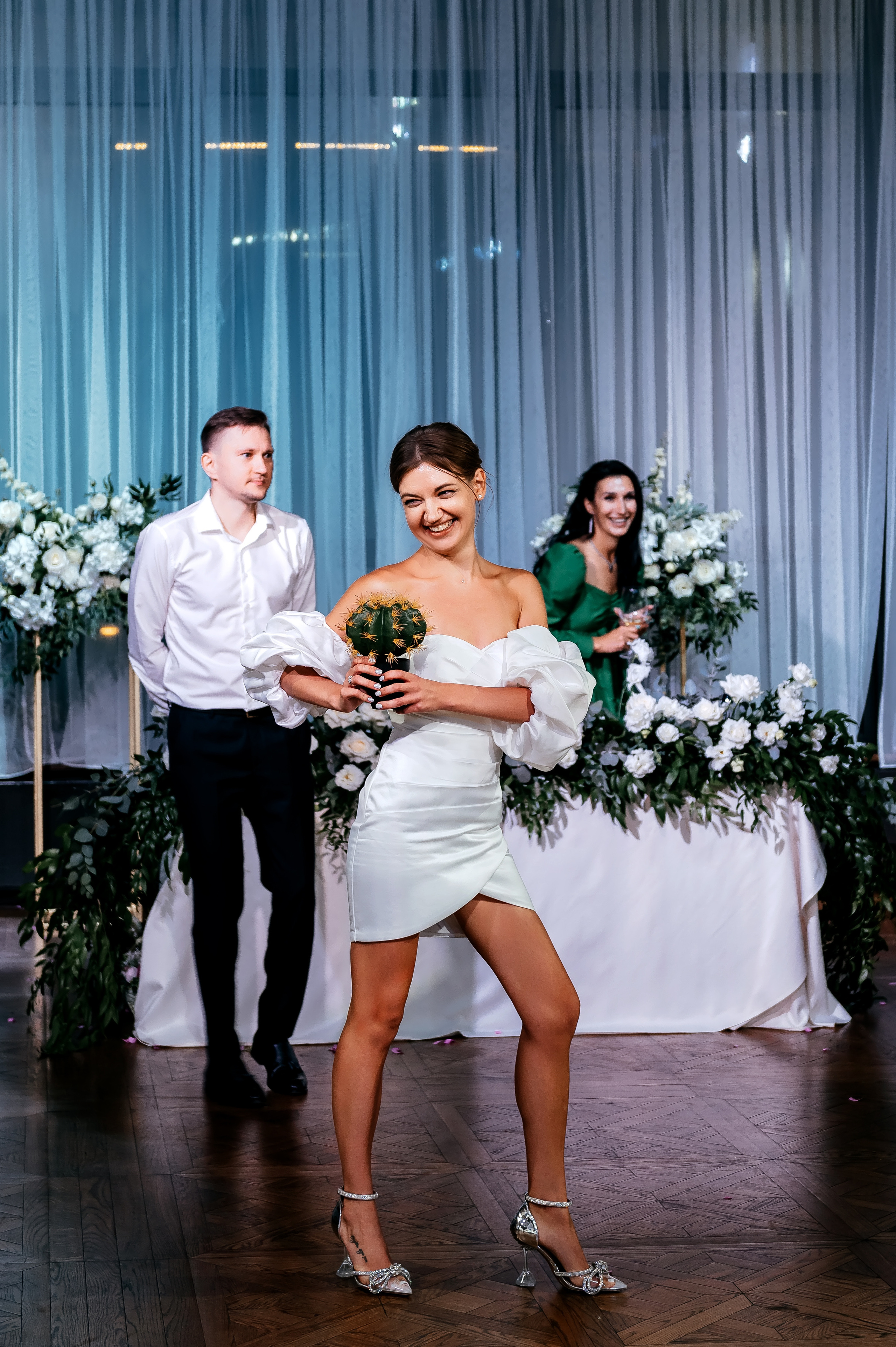 Роскошная свадьба с утром в Marriott Imperial Plaza, регистрацией в Москва-сити и завершением в Артилэнде. Свадебный и семейный фотограф Виктория Носачёва. Щелково, Москва и МО