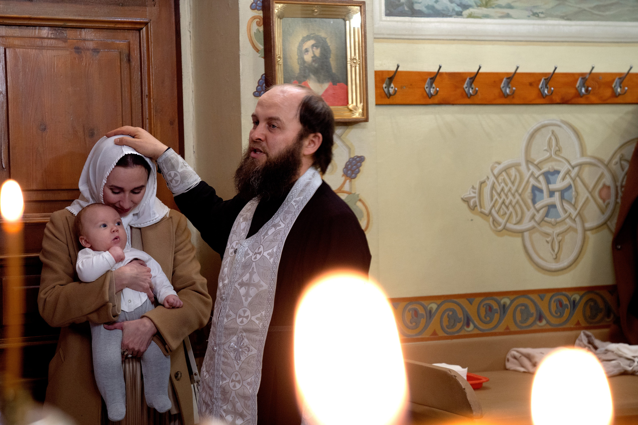 Съемка Таинства Крещения в храме Архангела Михаила в Тропареве. Семейный и детский фотограф в Москве Екатерина Офицерова