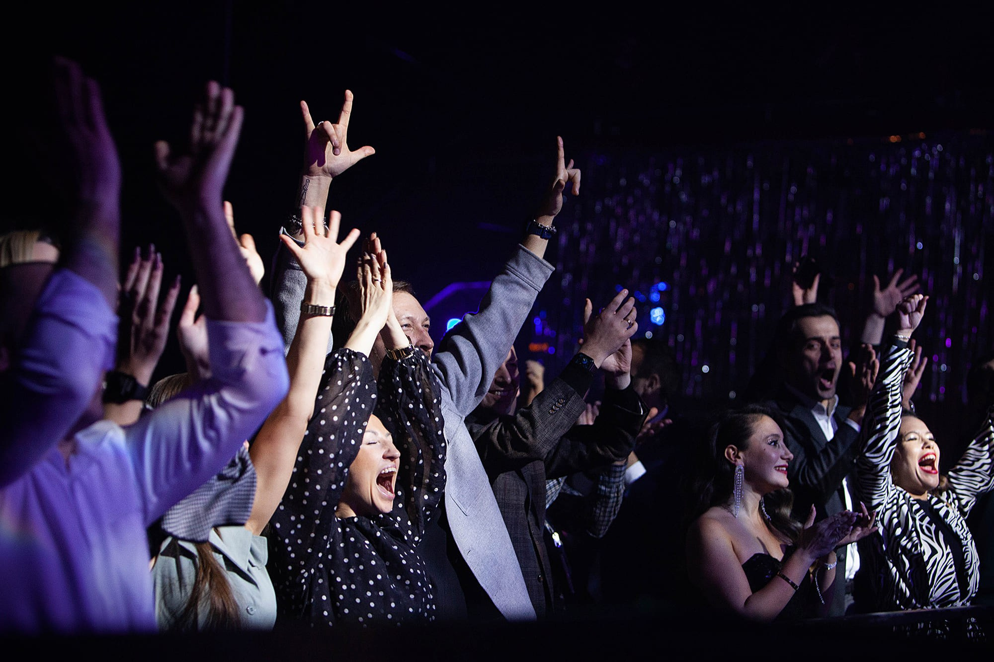 enthusiastic-spectators-on-the-dancefloor-react-emotionally-to-the-artists-performance