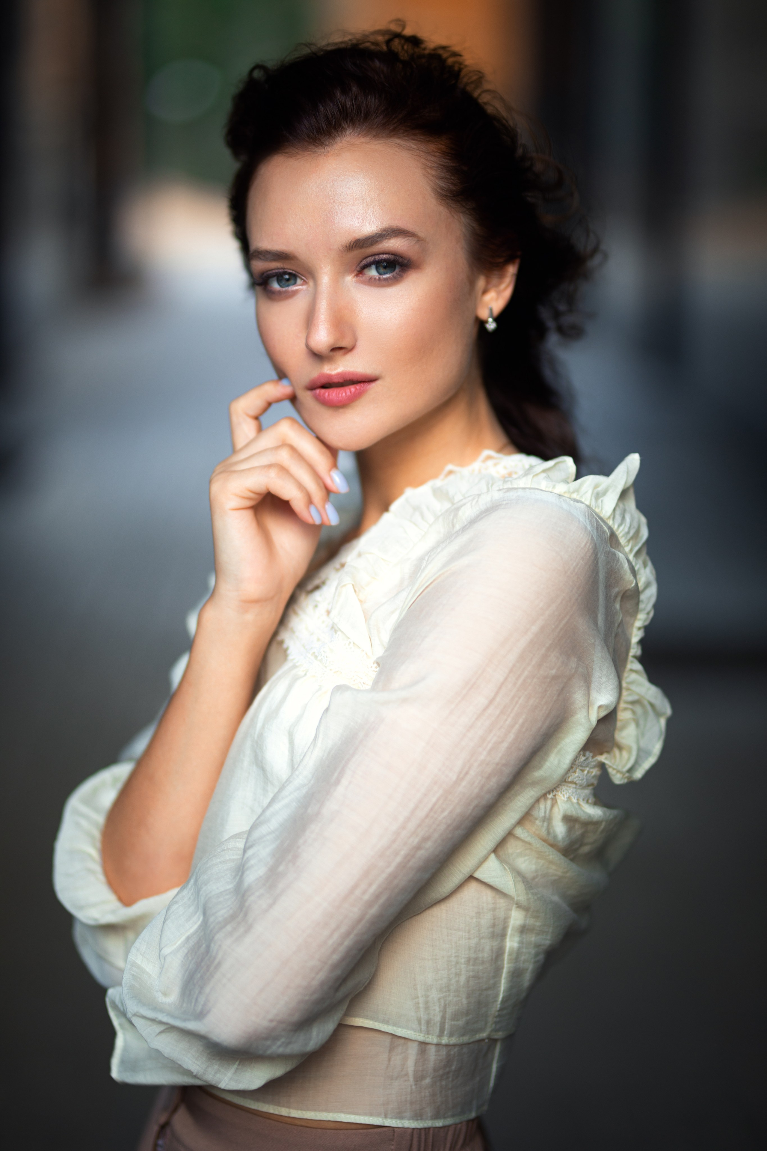 Фотосет с Анастасией в студии с минимальным интерьером в формате для «себя»