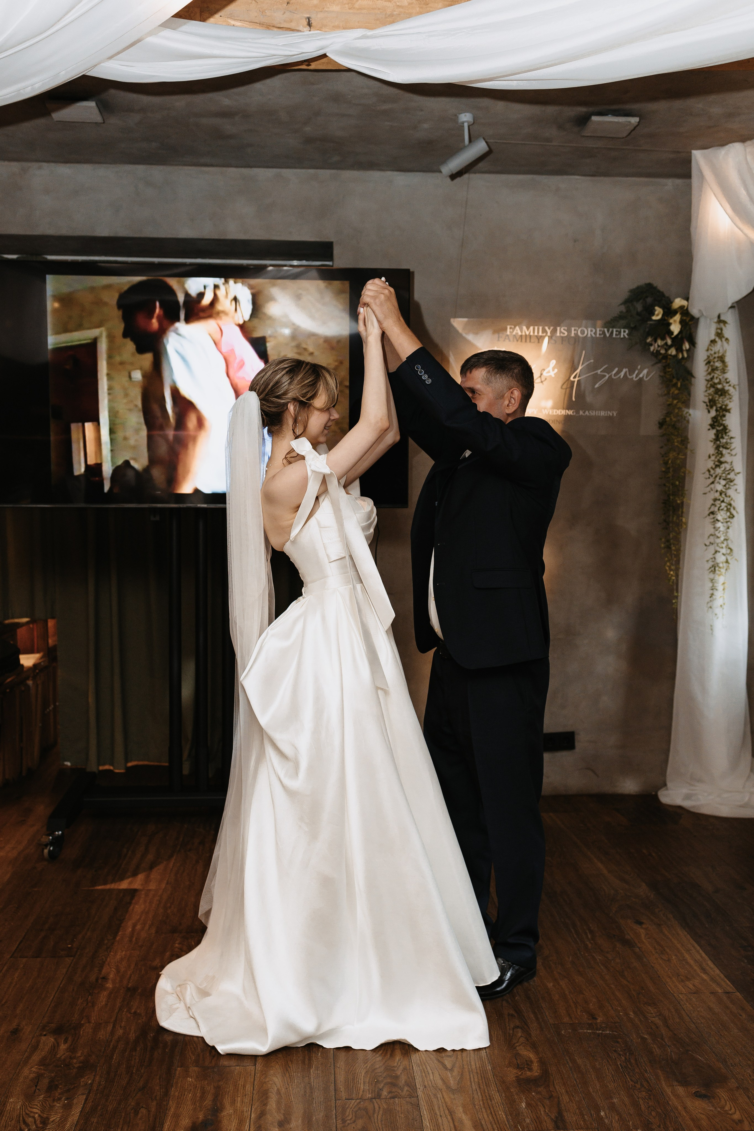 Илья и Ксюша (2024). Свадебный и семейный фотограф в Москве Яна Шувалова