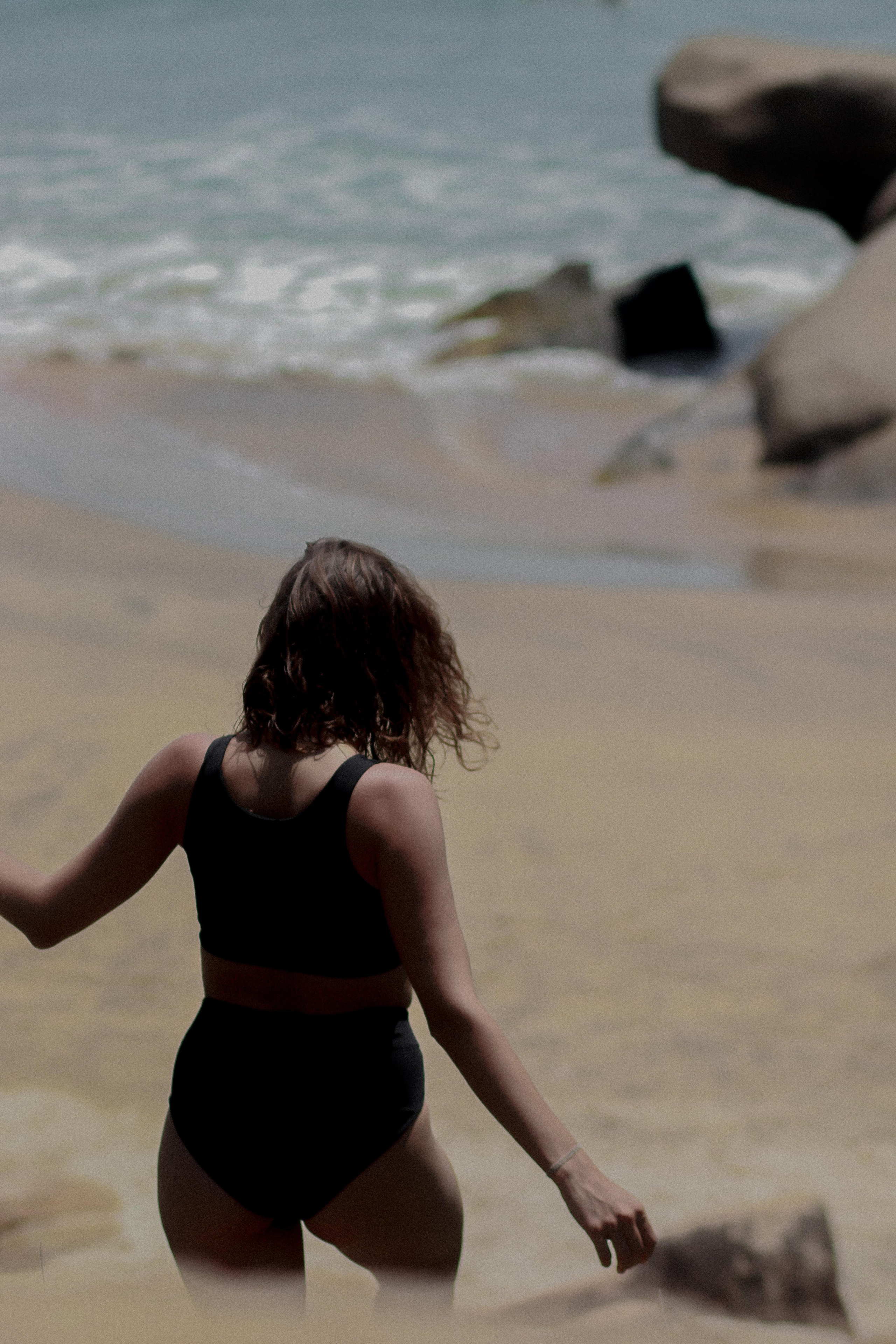 Коллекция купальников для серфинга. Фотограф на Шри-Ланке